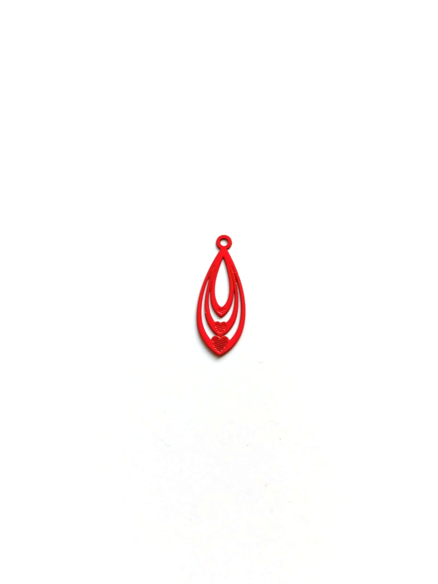 perlesetcreationbijoux-breloque-filigrane-goutte-19x7mm-rouge