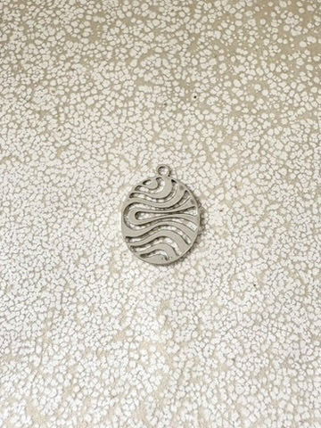 perlesetcreationbijoux - breloque filigrane ovale en laiton de 16x12 mm argentée