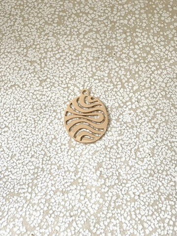 perlesetcreationbijoux - breloque filigrane ovale en laiton de 16x12 mm dorée