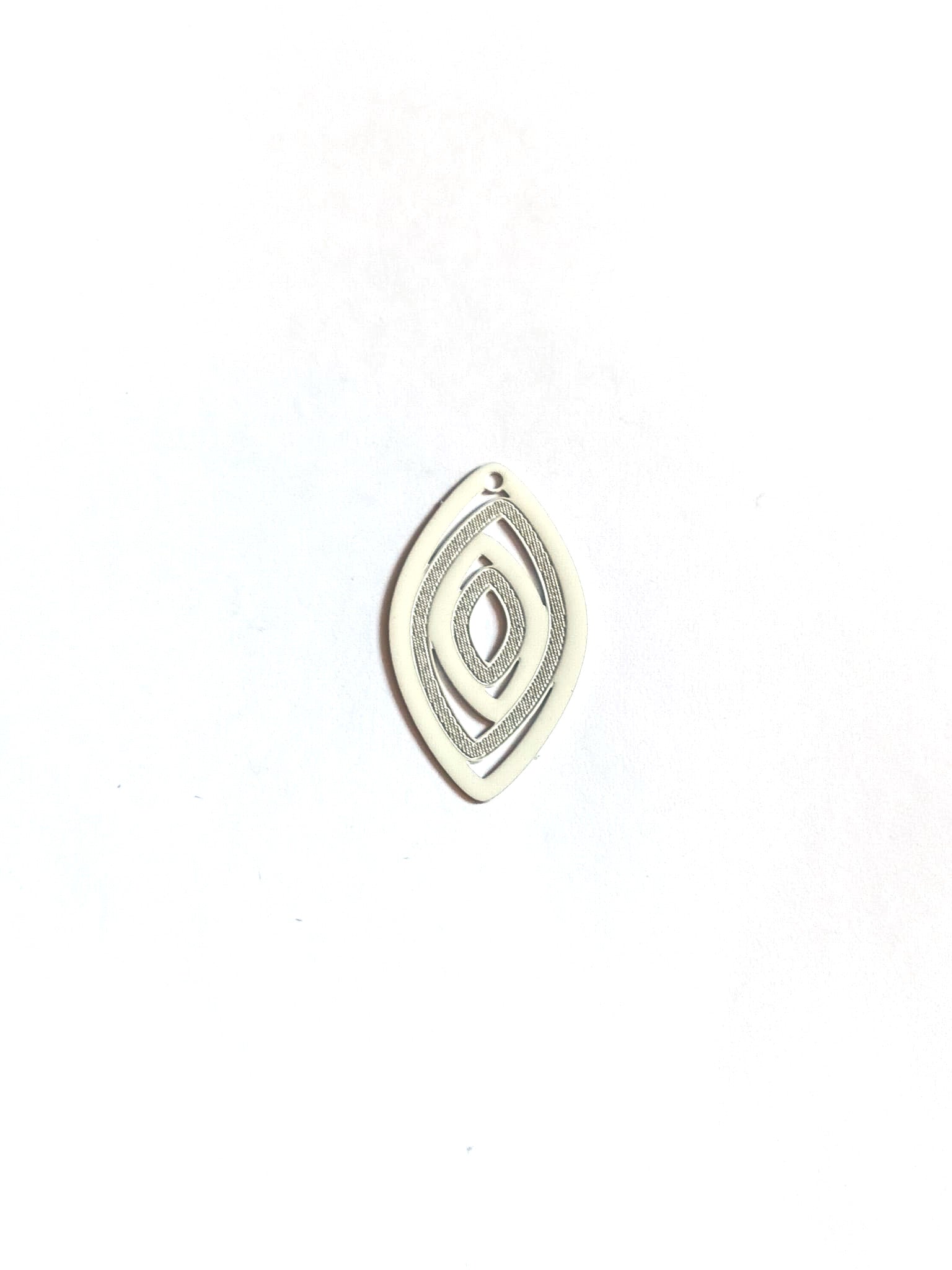 perlesetcreationbijoux-estampe-filigrane-ovale-31x17mm-blanc