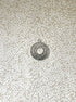 perlesetcreationbijoux - breloque filigrane ronde en laiton argenté de 14x12 mm
