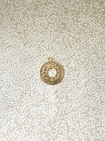 perlesetcreationbijoux - breloque filigrane ronde en laiton doré de 14x12 mm