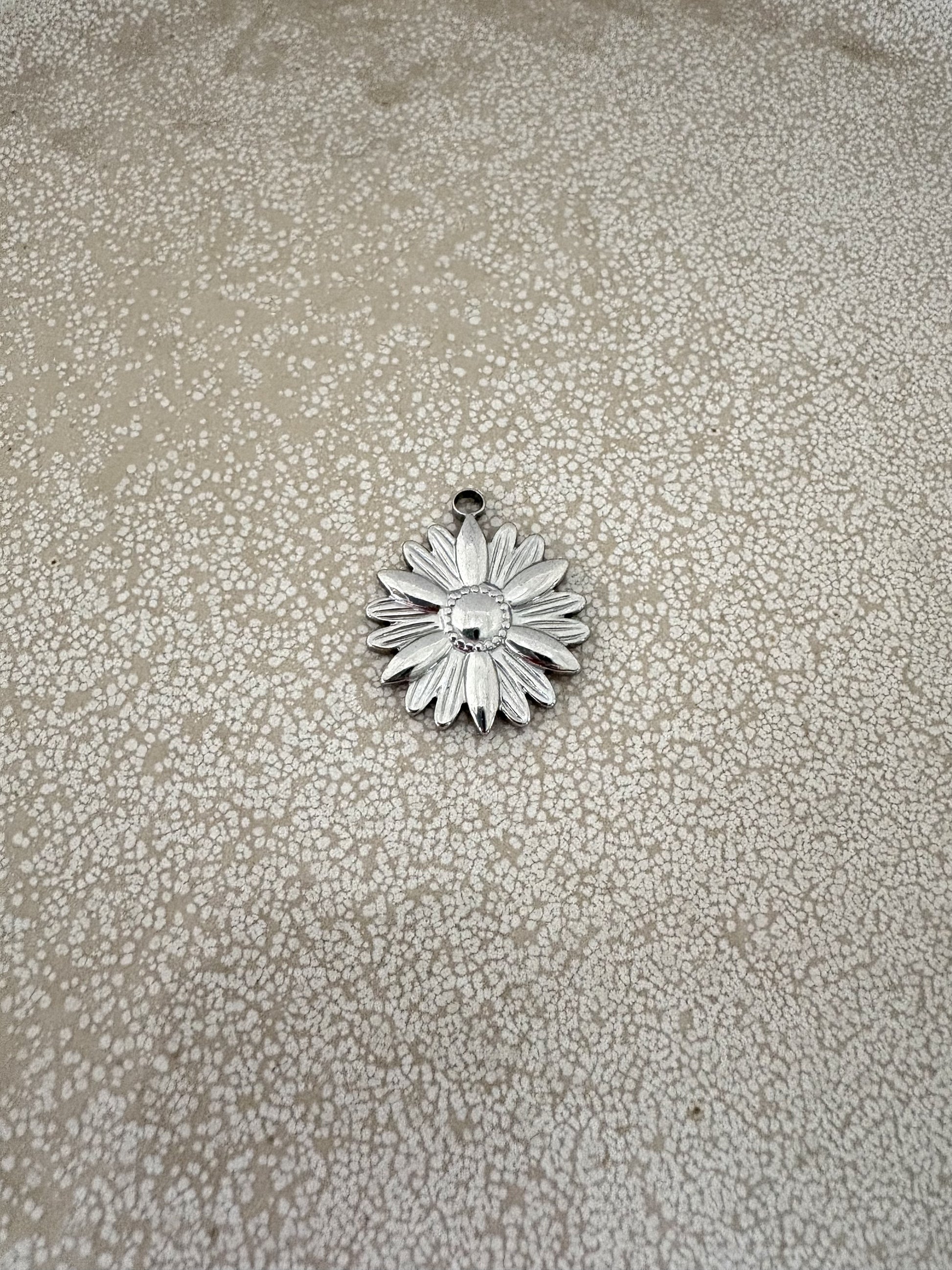 perlesetcreationbijoux - pendentif fleur acier inoxydable argenté de 25x22 mm