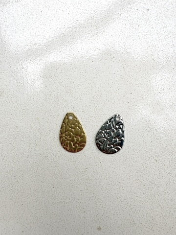 perlesetcreationbijoux - breloque goutte martelée en acier inoxydable argenté et doré de 16x11 mm