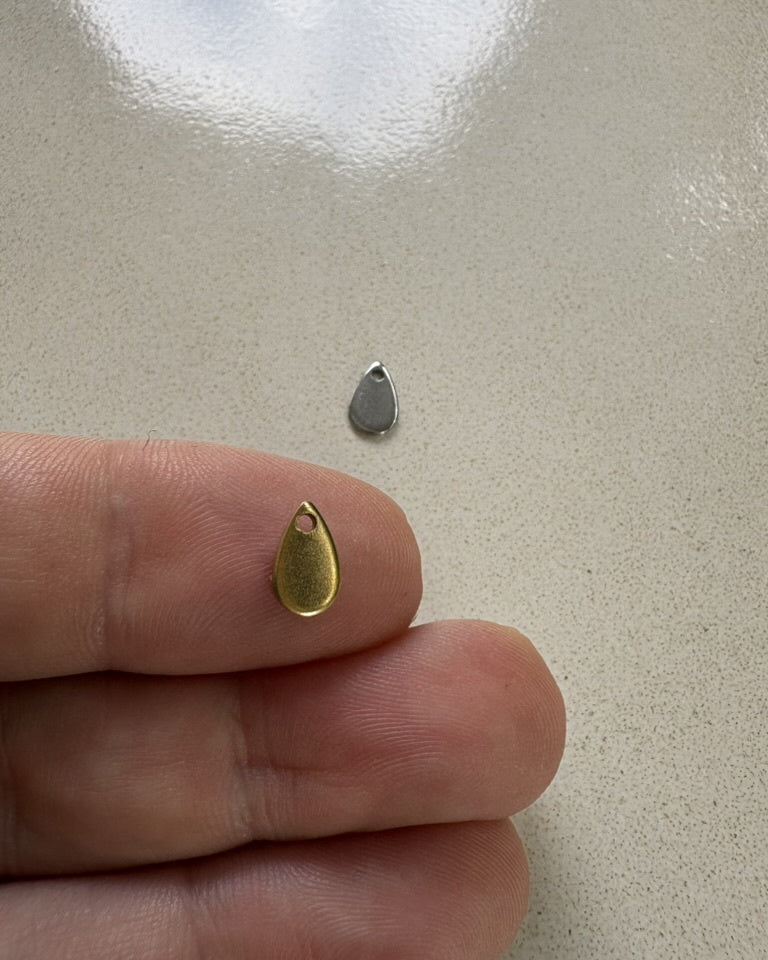 perlesetcreationbijoux - breloques goutte en acier inoxydable argenté et doré de 8x5 mm