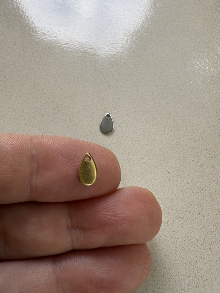 perlesetcreationbijoux - breloques goutte en acier inoxydable argenté et doré de 8x5 mm