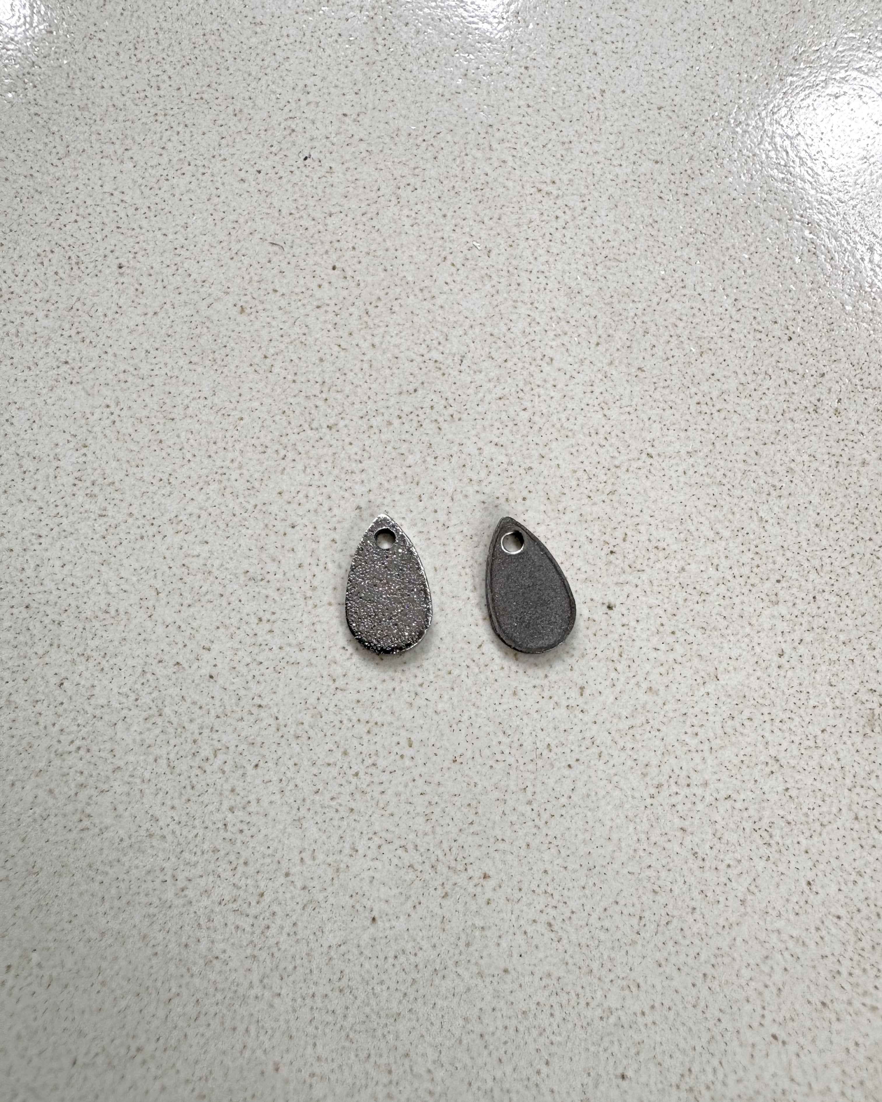perlesetcreationbijoux - breloque goutte pailletée acier inox 304 10x8 mm argenté