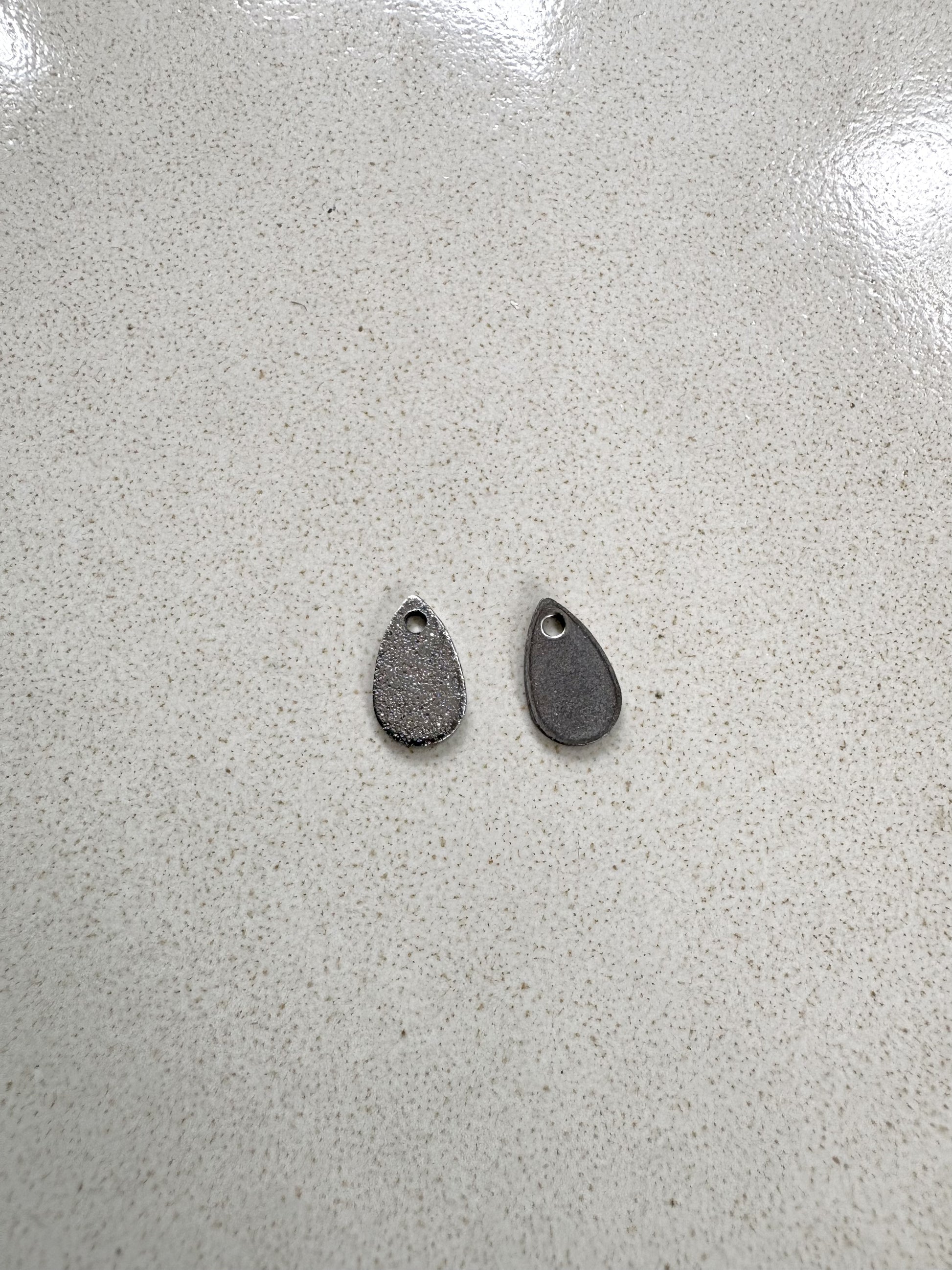 perlesetcreationbijoux - breloque goutte pailletée acier inox 304 10x8 mm argenté