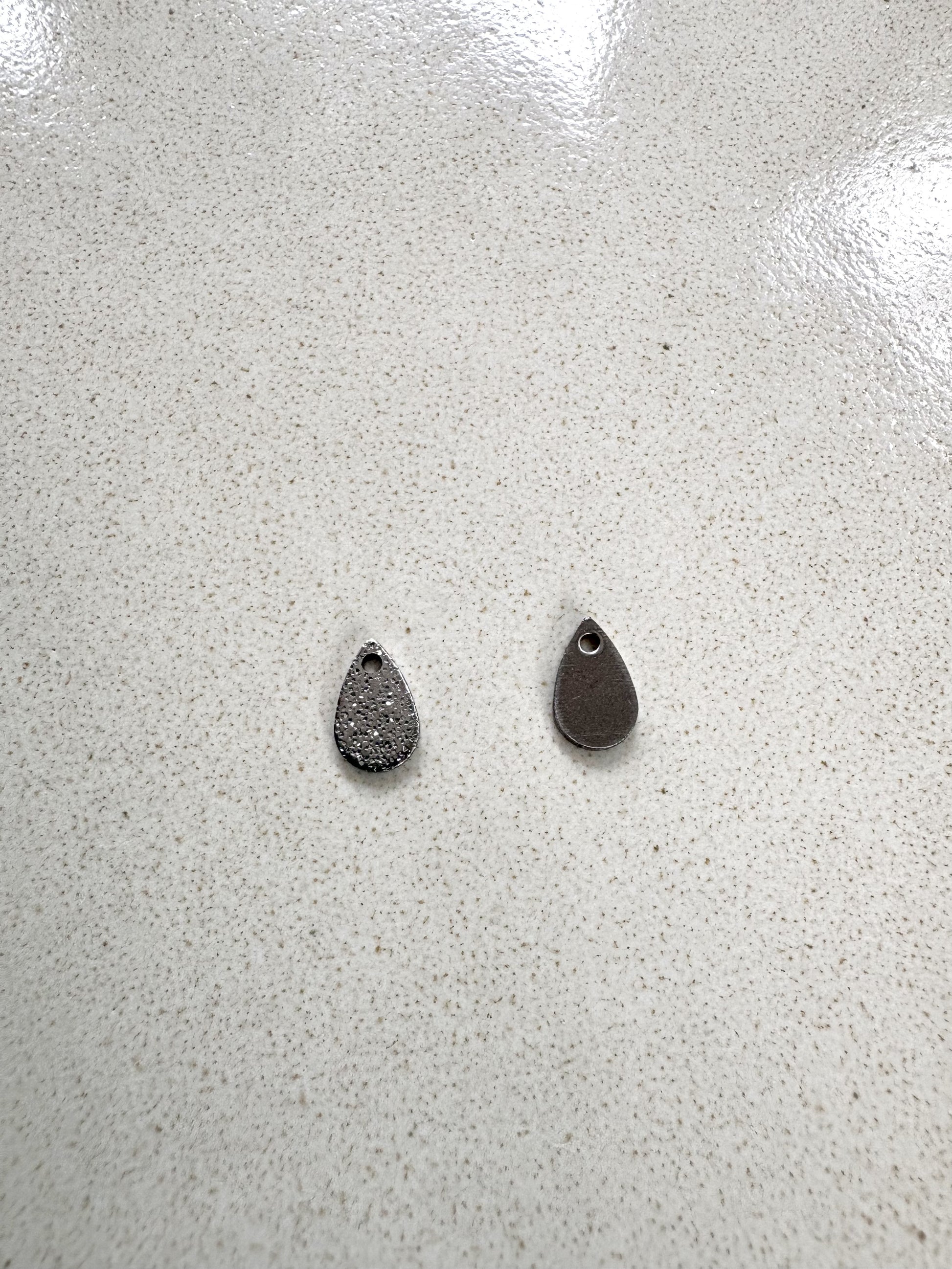 perlesetcreationbijoux - breloque goutte pailletée acier inox 304 8x5 mm argenté