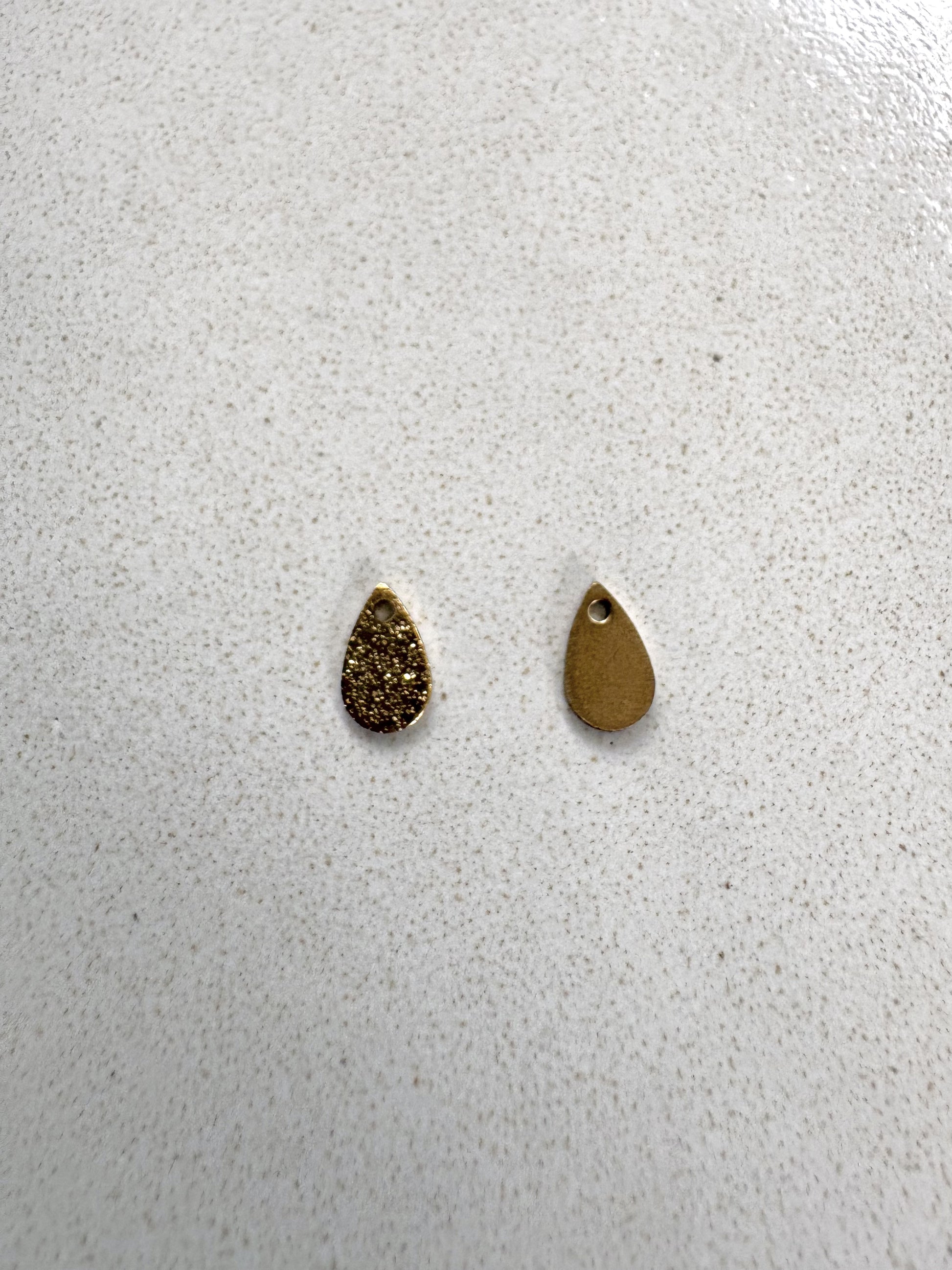 perlesetcreationbijoux - breloque goutte pailletée acier inox 304 8x5 mm doré