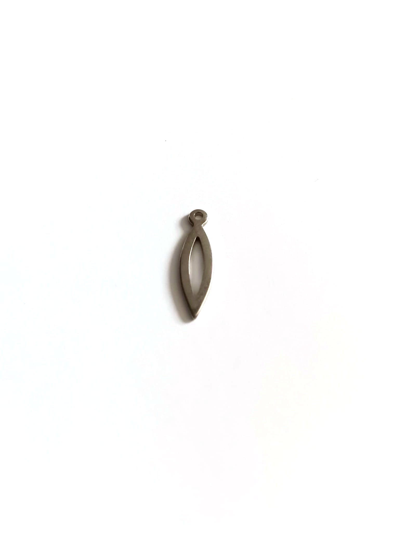 perlesetcreationbijoux-breloque-navette-evidee-acier-inox-argente