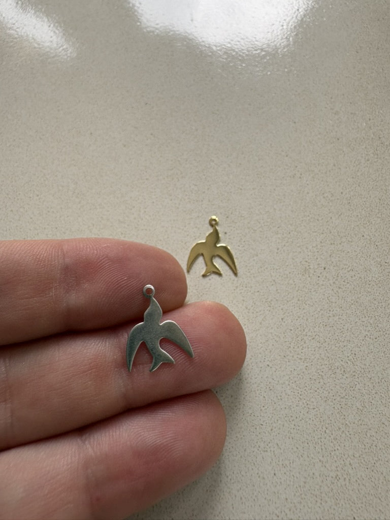 perlesetcreationbijoux - breloques oiseau 14 mm acier inoxydable doré et argenté