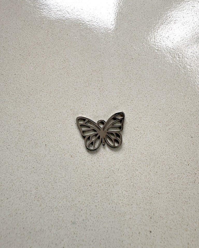 perlesetcreationbijoux - breloque papillon en acier inoxydable argenté de 13x18 mm