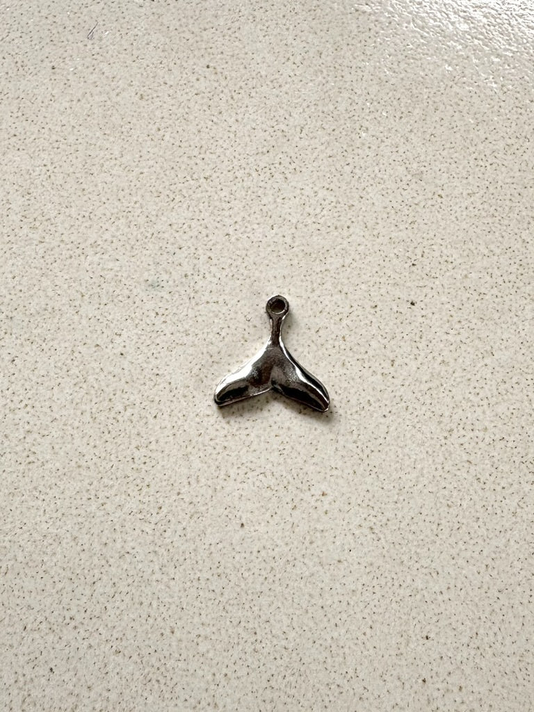 perlesetcreationbijoux - breloque queue de baleine en acier inoxydable argenté 11 mm