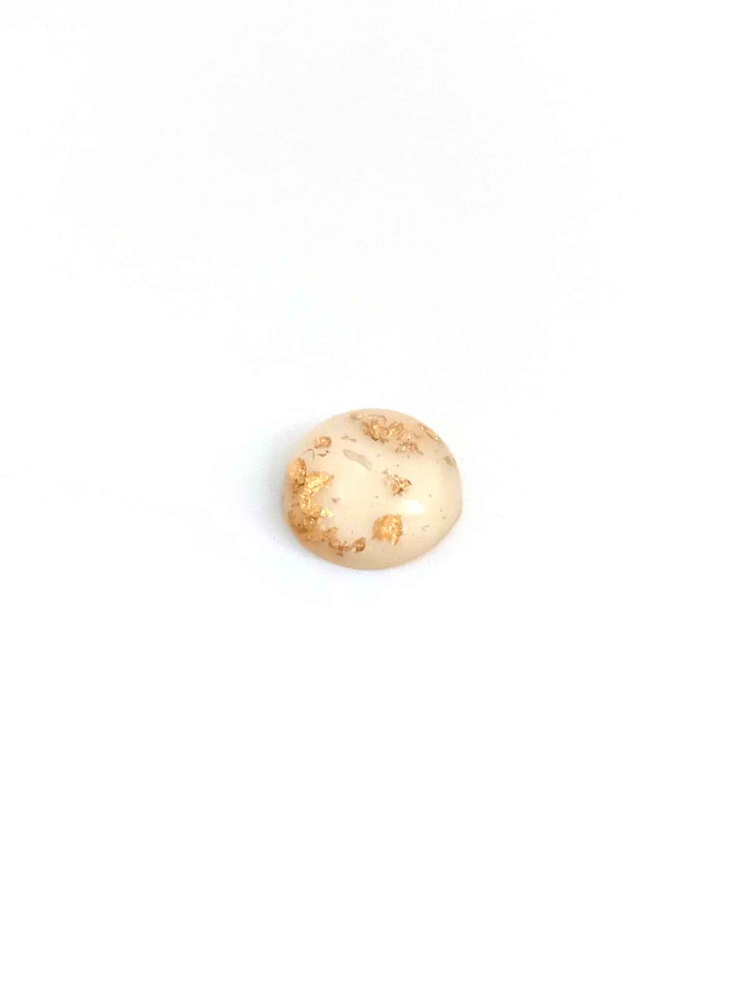 perlesetcreationbijoux-cabochon-rond-resine-feuille-dor-blanc