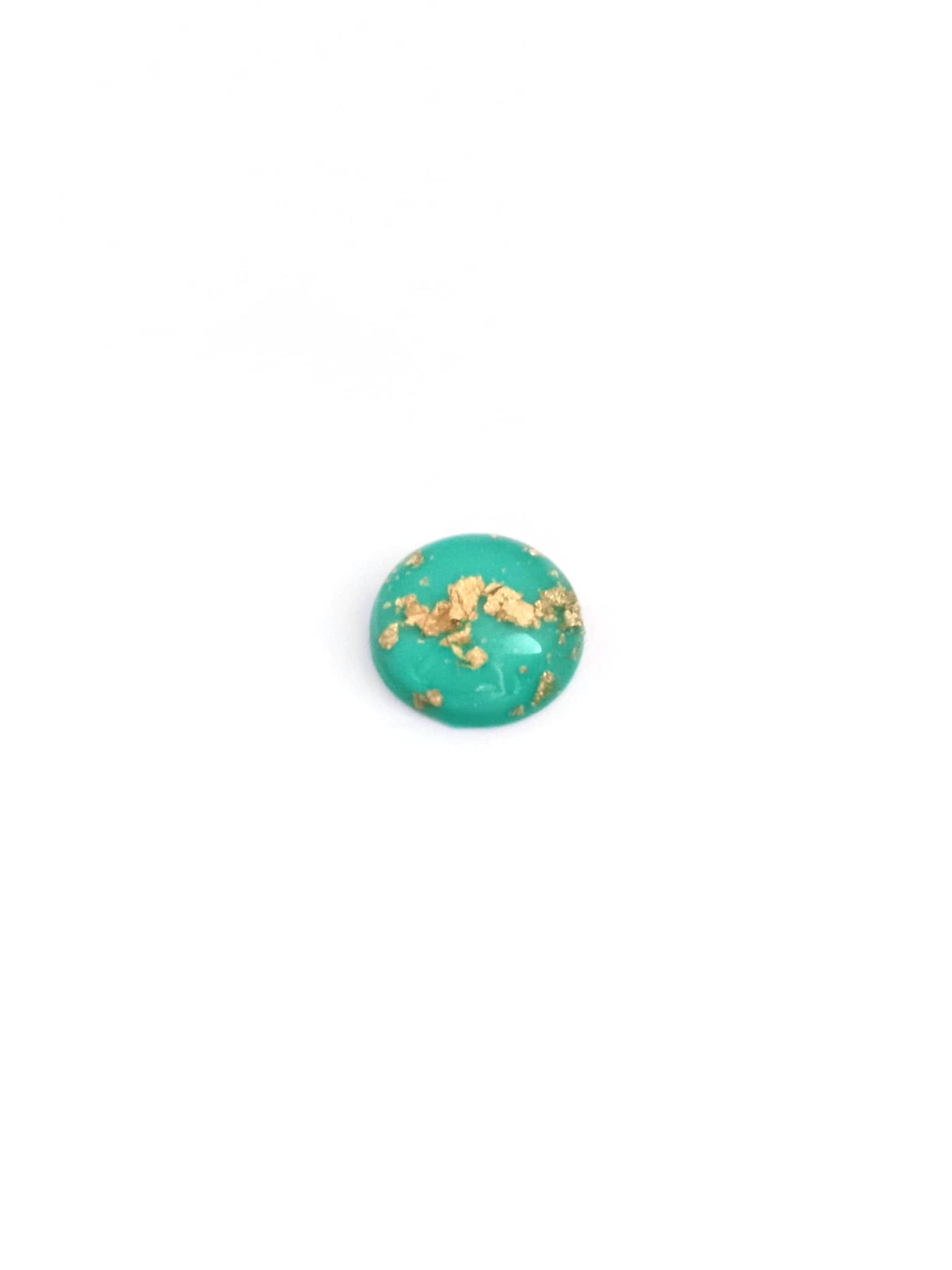 perlesetcreationbijoux-cabochon-rond-resine-feuille-dor-turquoise