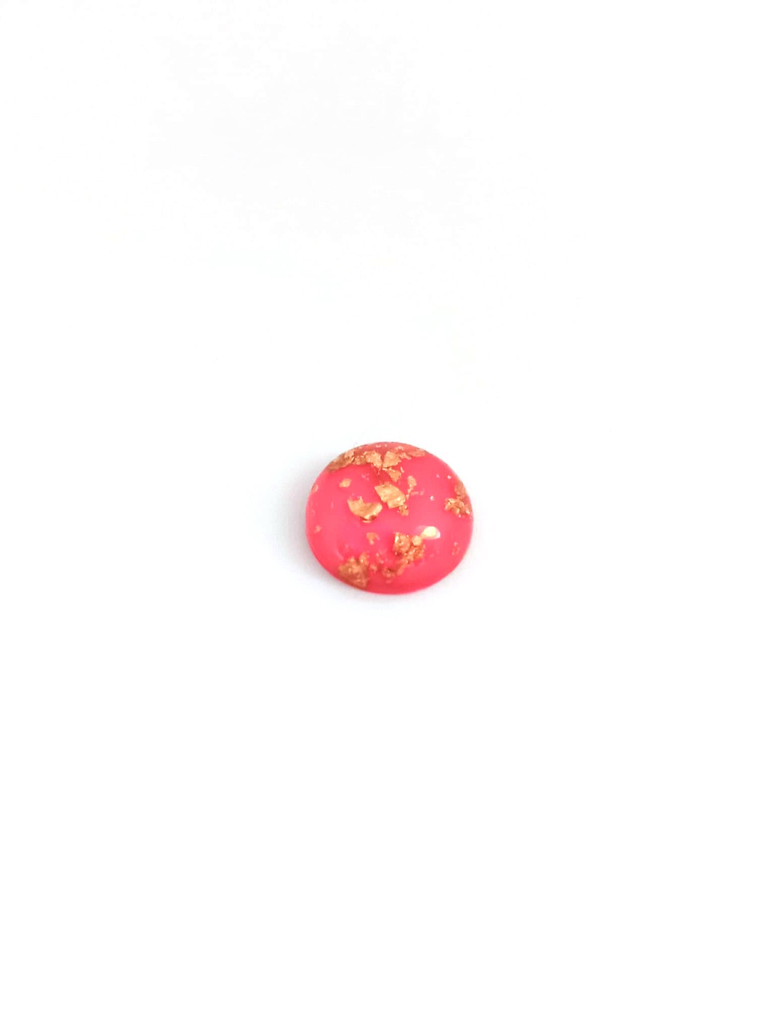 perlesetcreationbijoux-cabochon-rond-resine-feuille-dor-rose-fuchsia