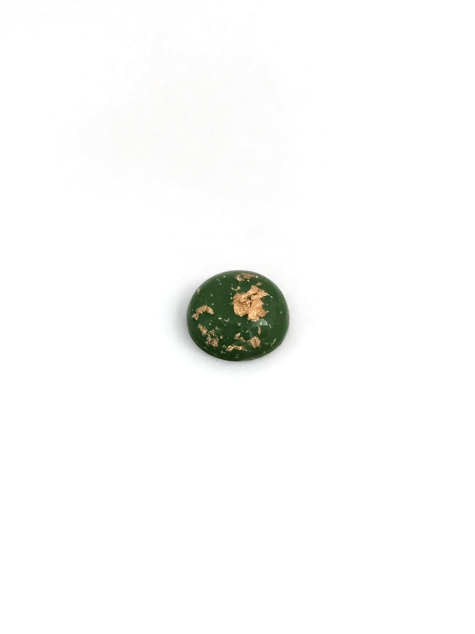 perlesetcreationbijoux-cabochon-rond-resine-feuille-dor-vert
