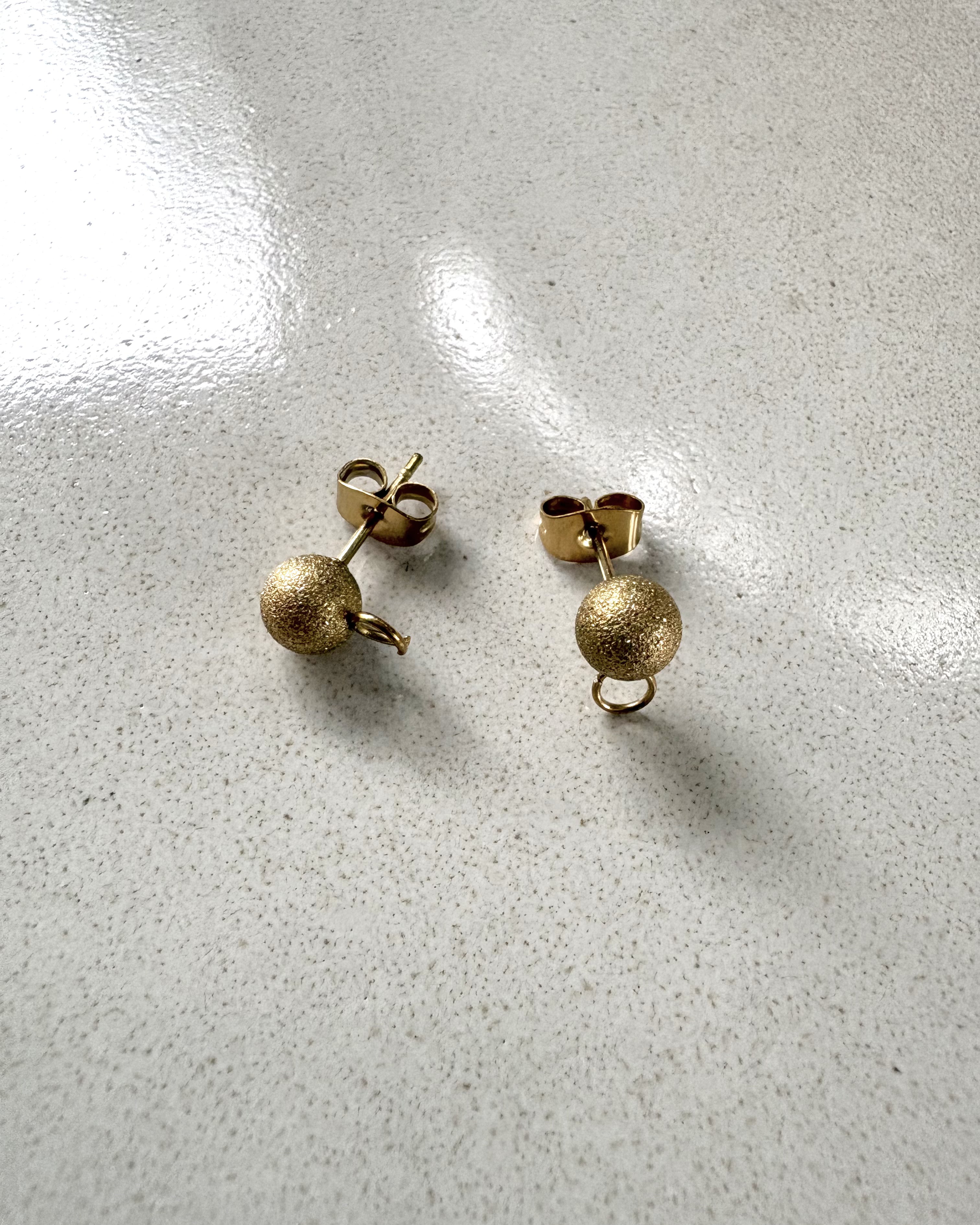 perlesetcreationbijoux - clous d'oreilles boule effet pailleté acier inox doré 6 mm