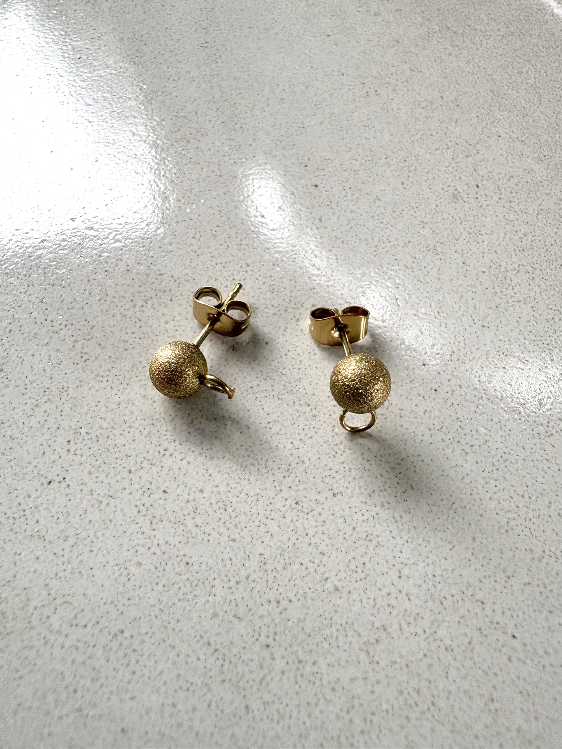 perlesetcreationbijoux - clous d'oreilles boule effet pailleté acier inox doré 6 mm
