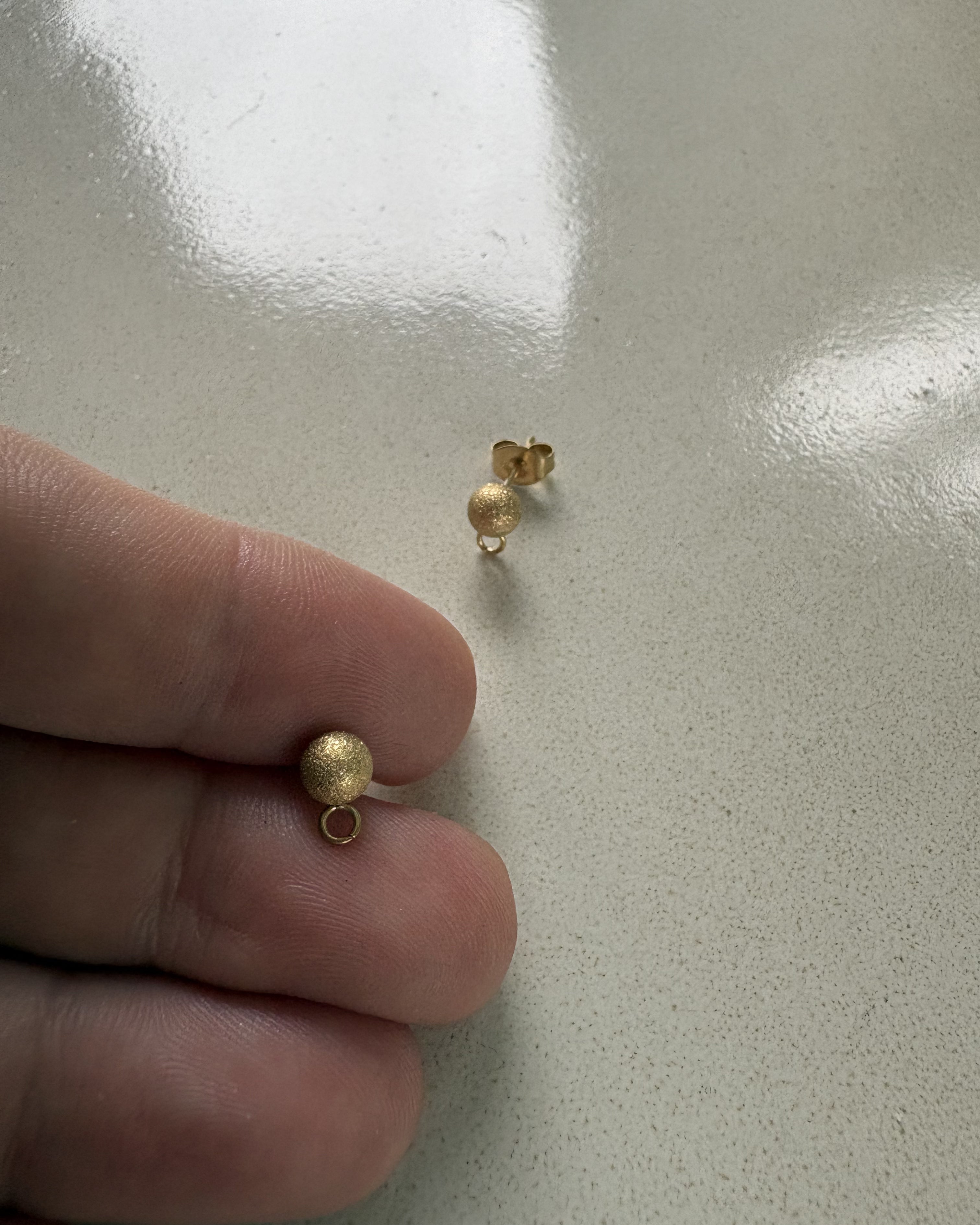 perlesetcreationbijoux - clous d'oreilles boule effet pailleté acier inox doré 5 mm