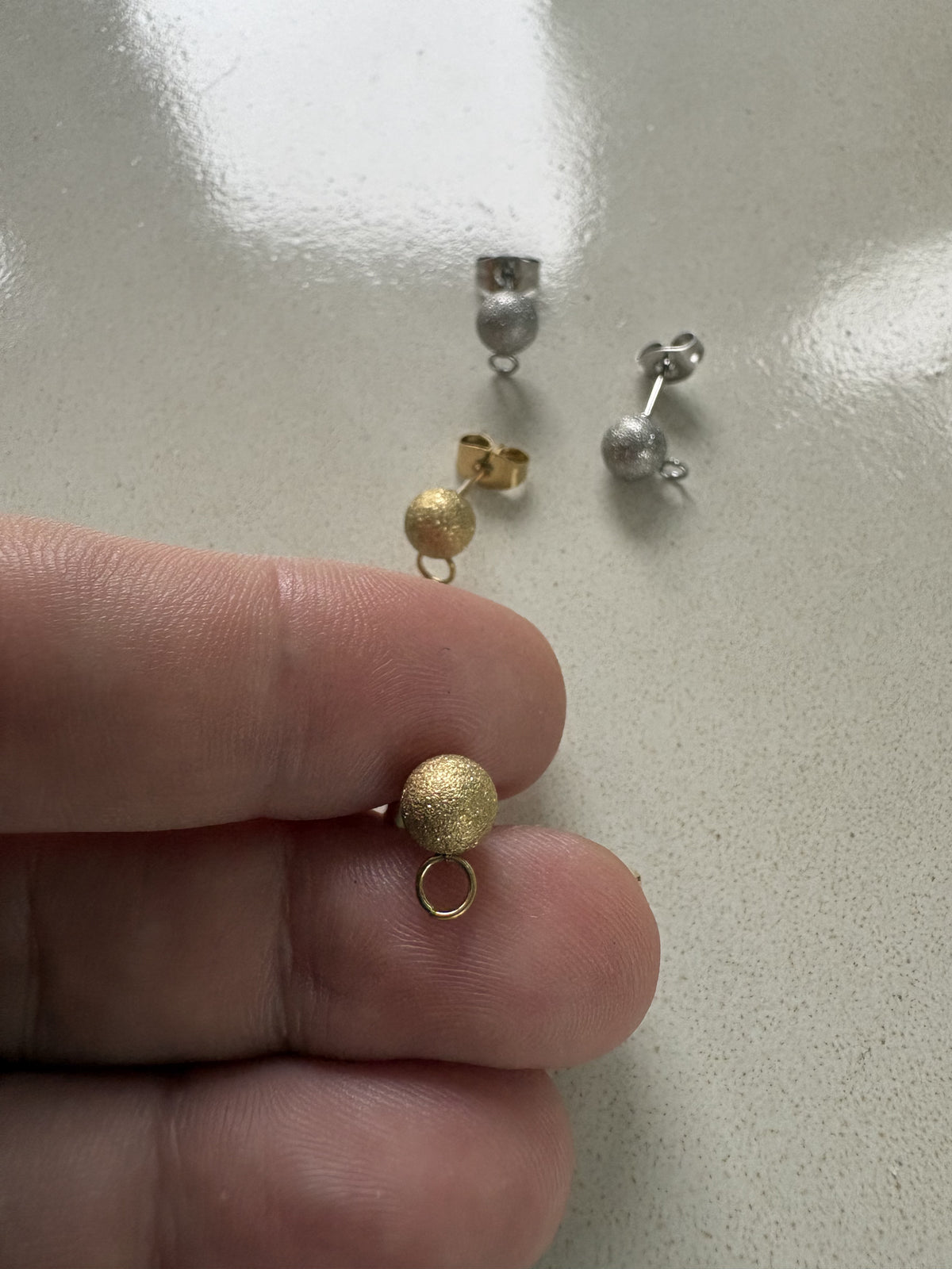 perlesetcreationbijoux - clous d'oreilles boule effet pailleté acier inox doré et argenté 6 mm