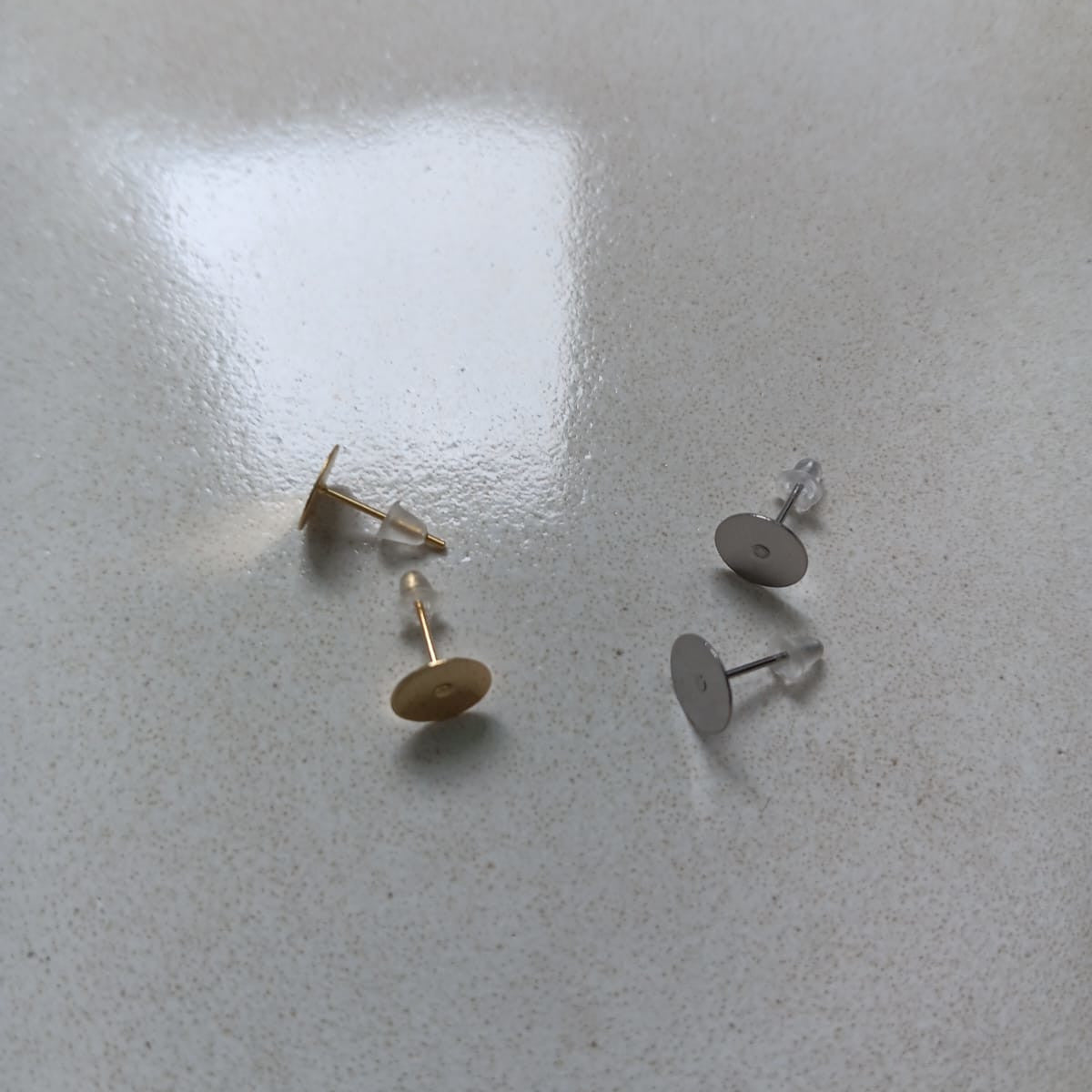 perlesetcreationbijoux - clous d'oreilles disque en acier inoxydable doré et argenté