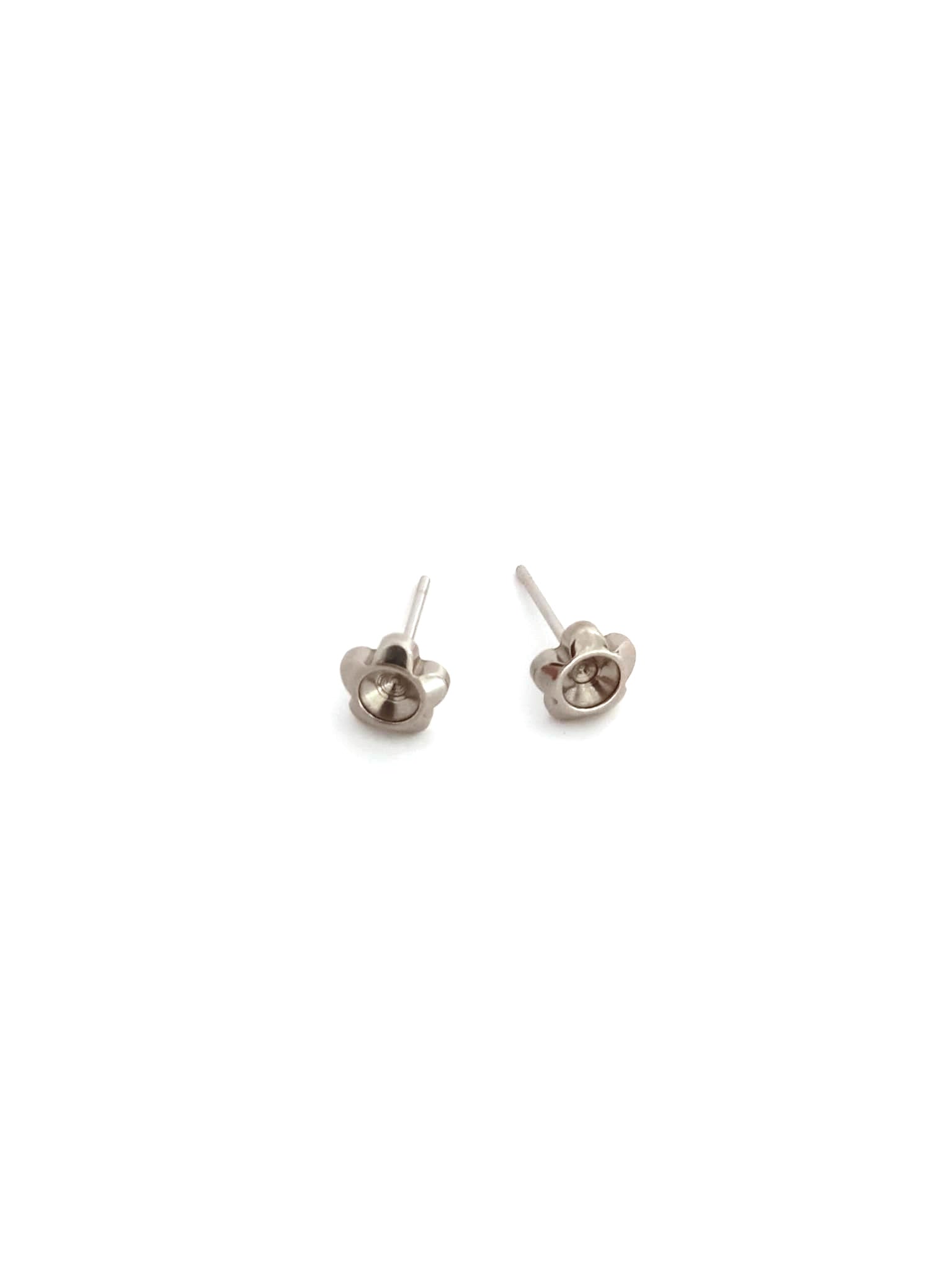 perlesetcreationijoux-clous-doreilles-fleur-support-strass-4mm-acier-inoxydable-argente