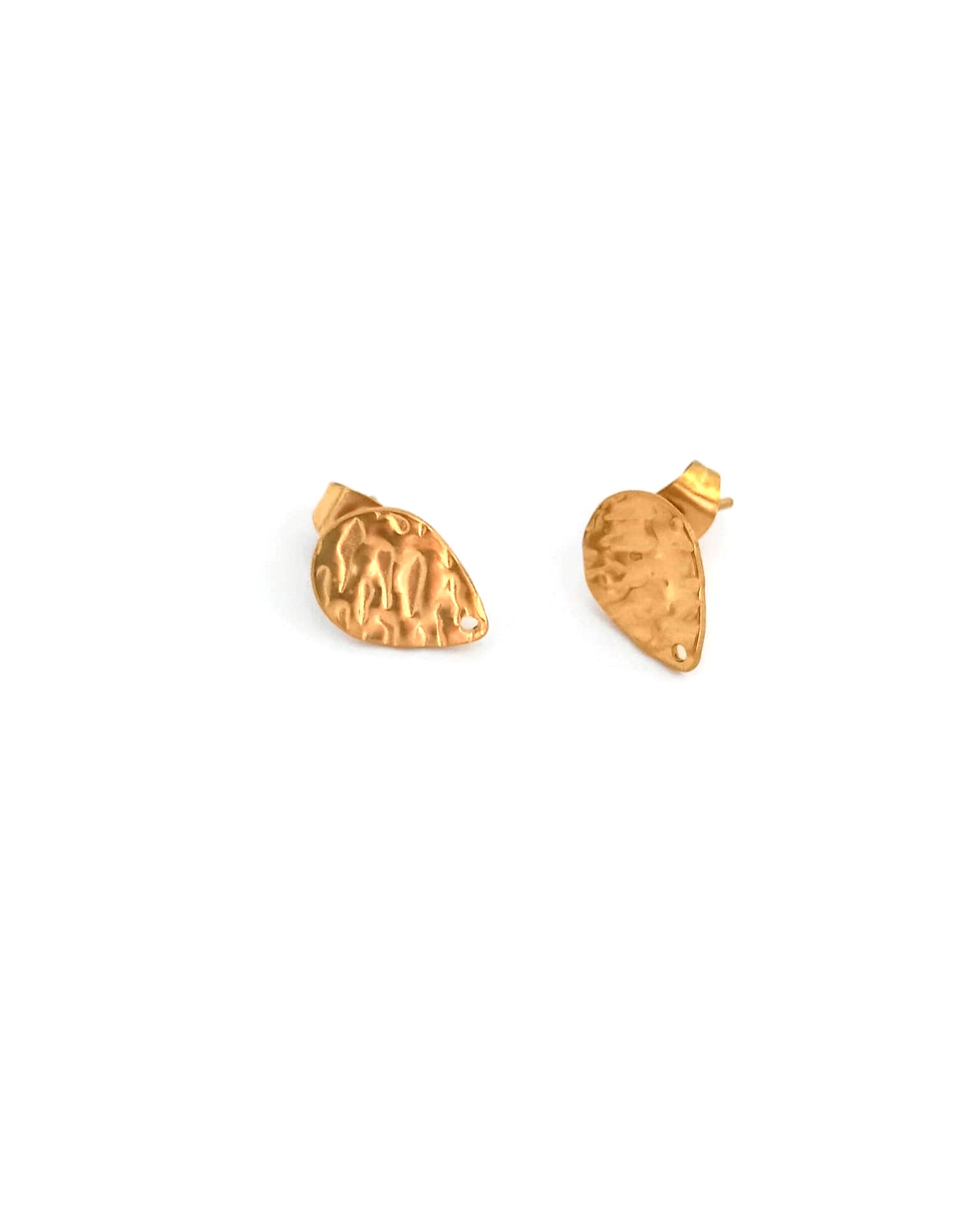 perlesetcreationbijoux-clous-dorelles-acier-inox-goutte-texture-12x9mm-dore