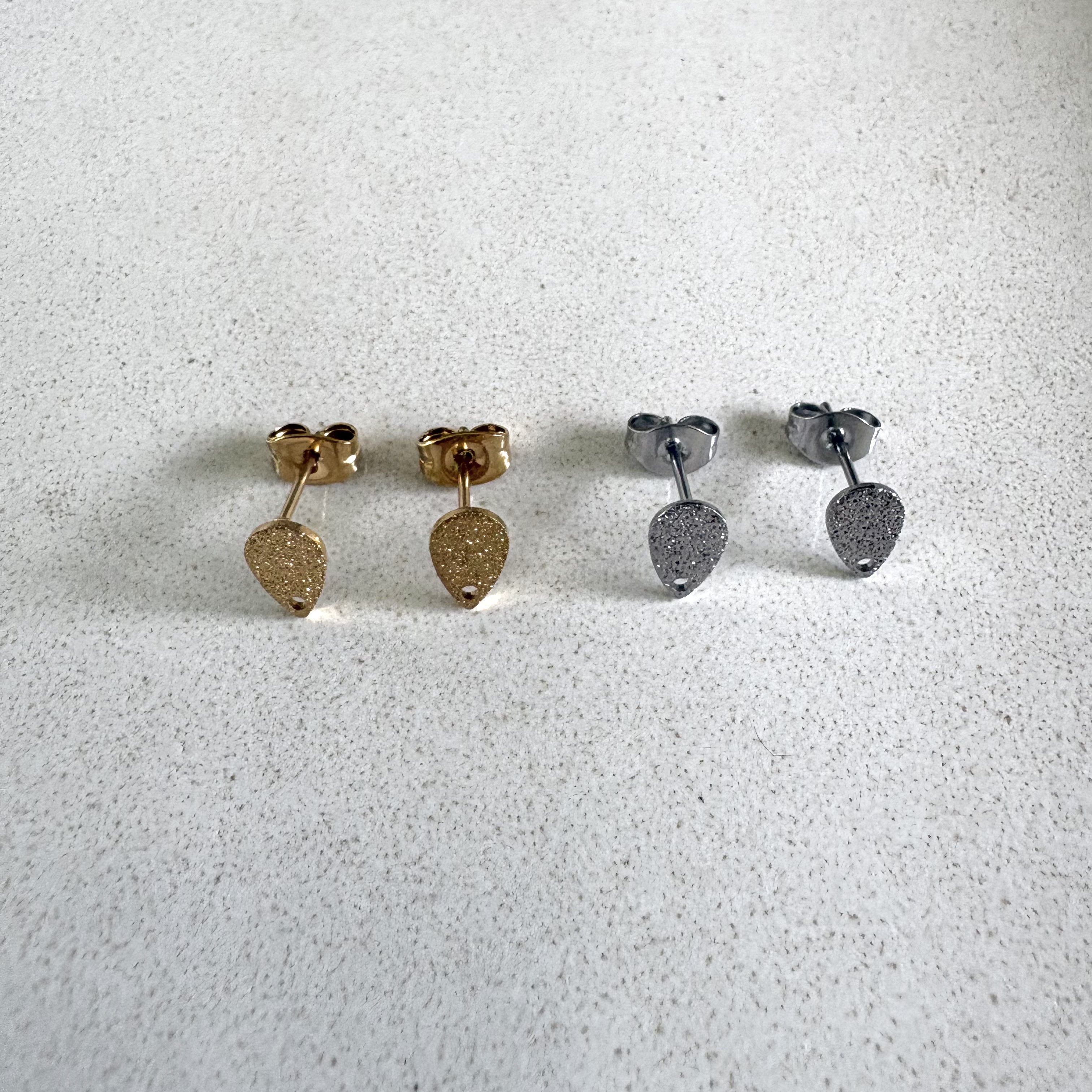 perlesetcreationbijoux - clous d'oreilles goutte effet pailleté acier inox argenté et doré