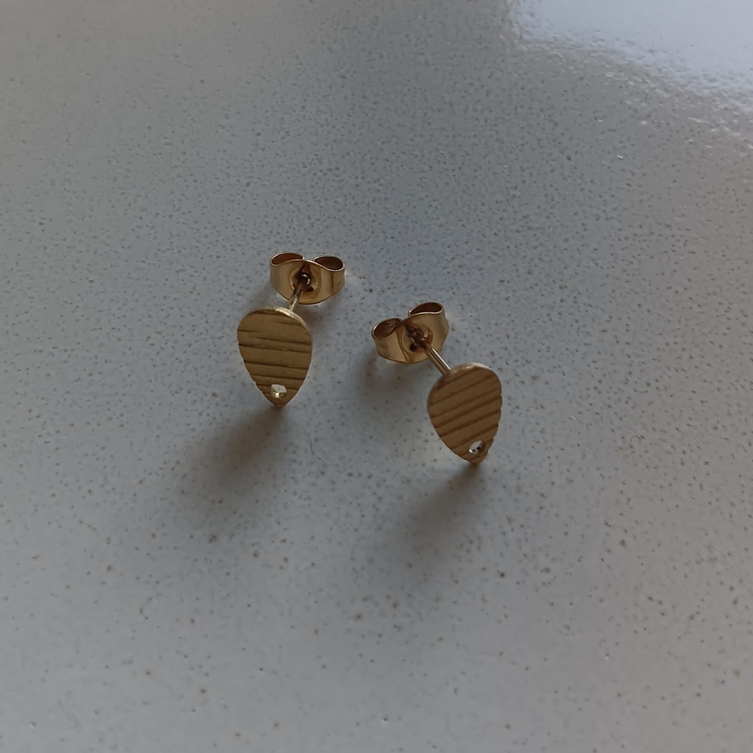 perlesetcreationbijoux - clous d'oreilles goutte effet texturé en acier inoxydable doré de 10x6 mm