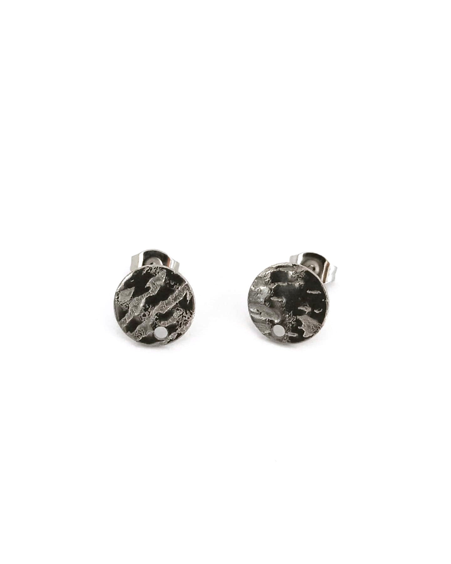perlesetcreationbijoux-clous-doreilles-rondes-textures-acier-inoxydable-10mm-argente