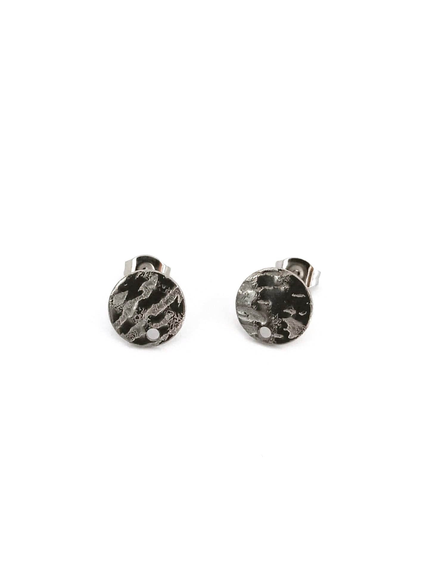 perlesetcreationbijoux-clous-doreilles-rondes-textures-acier-inoxydable-10mm-argente
