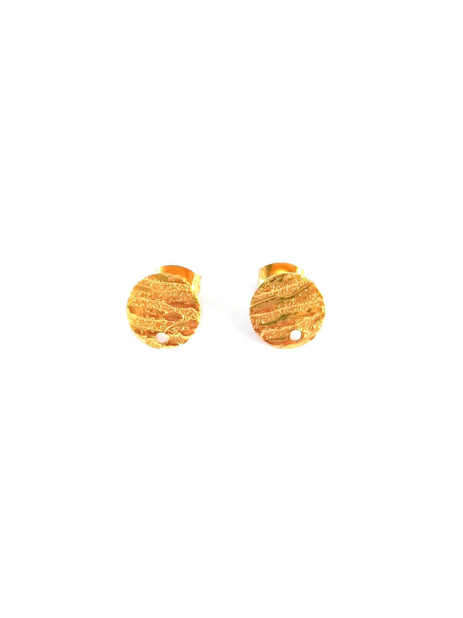 perlesetcreationbijoux-clous-doreilles-ronds-textures-10mm-acier-inox-dore