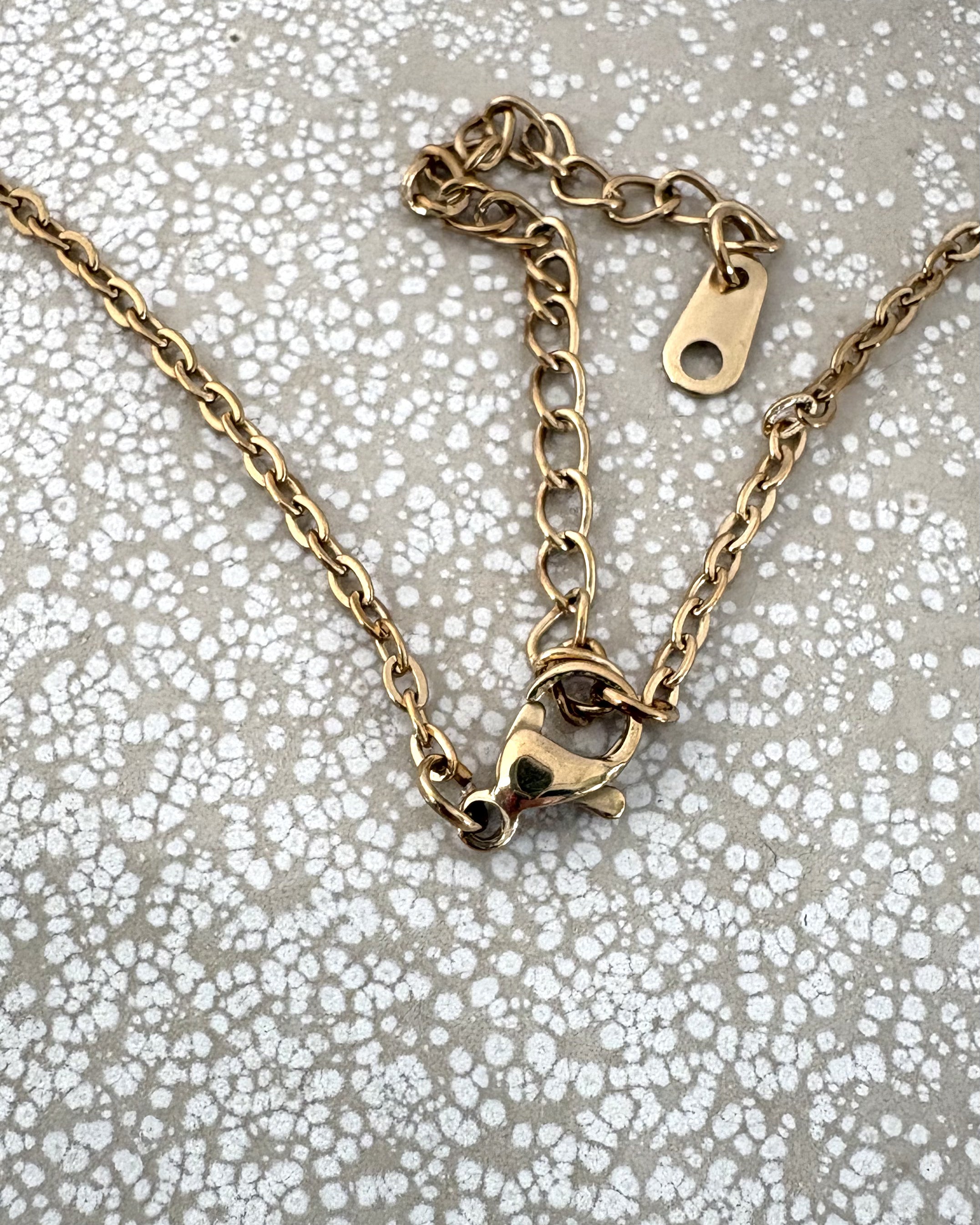 perlesetcreationbijoux - zoom maille et fermoir, collier maille ovale en acier inoxydable doré PVD de 41 cm