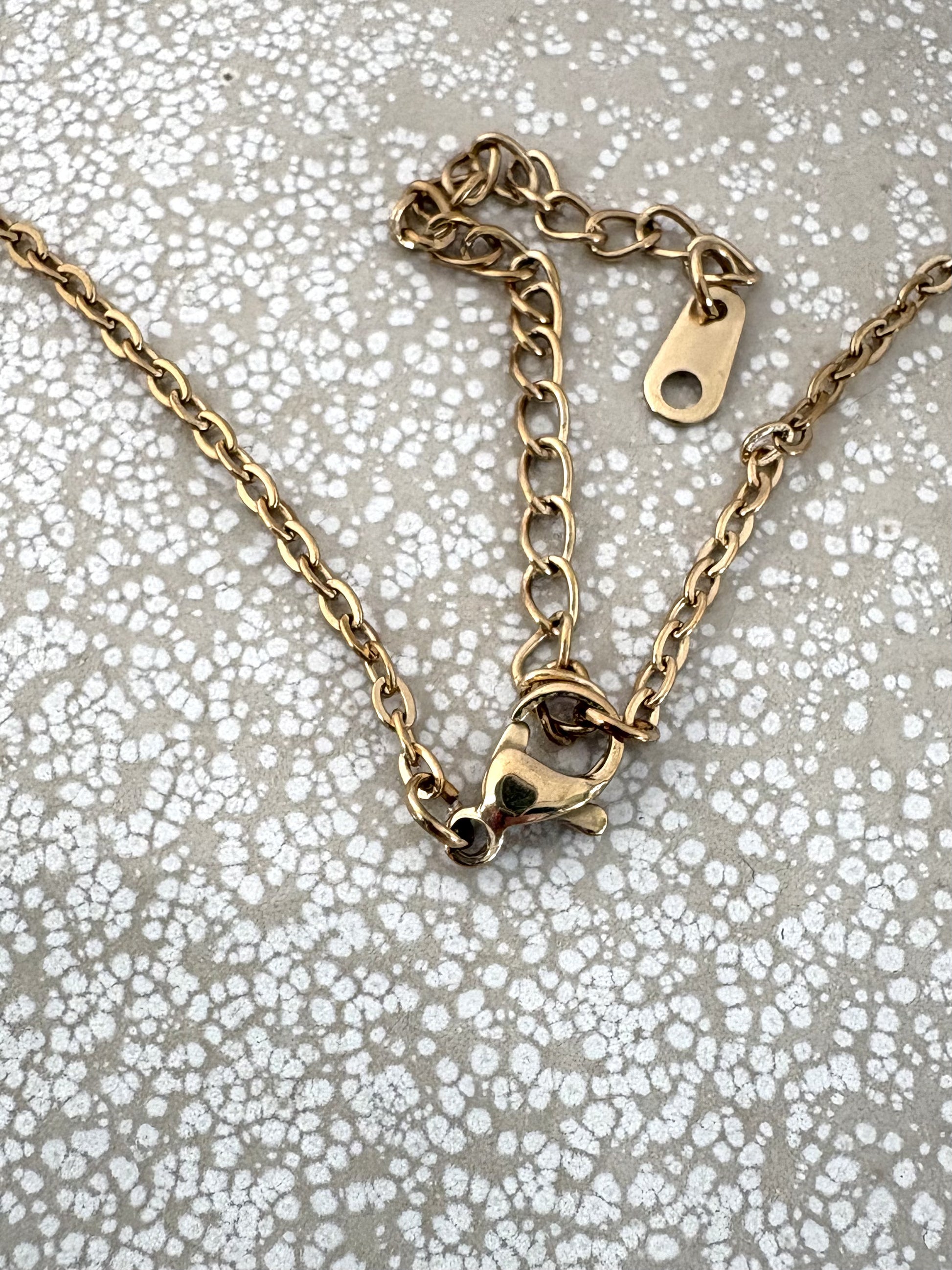 perlesetcreationbijoux - zoom maille et fermoir, collier maille ovale en acier inoxydable doré PVD de 41 cm