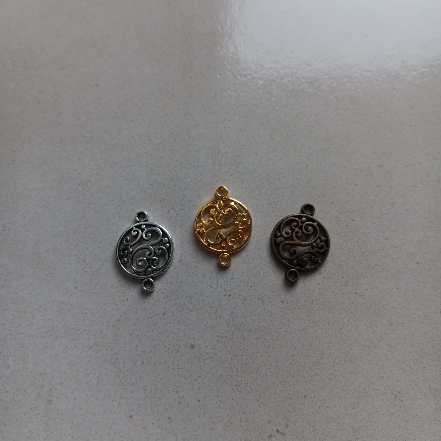 perlesetcreationbijoux - intercalaire rond fleuri en métal de 20x14 mm argenté, doré et bronze