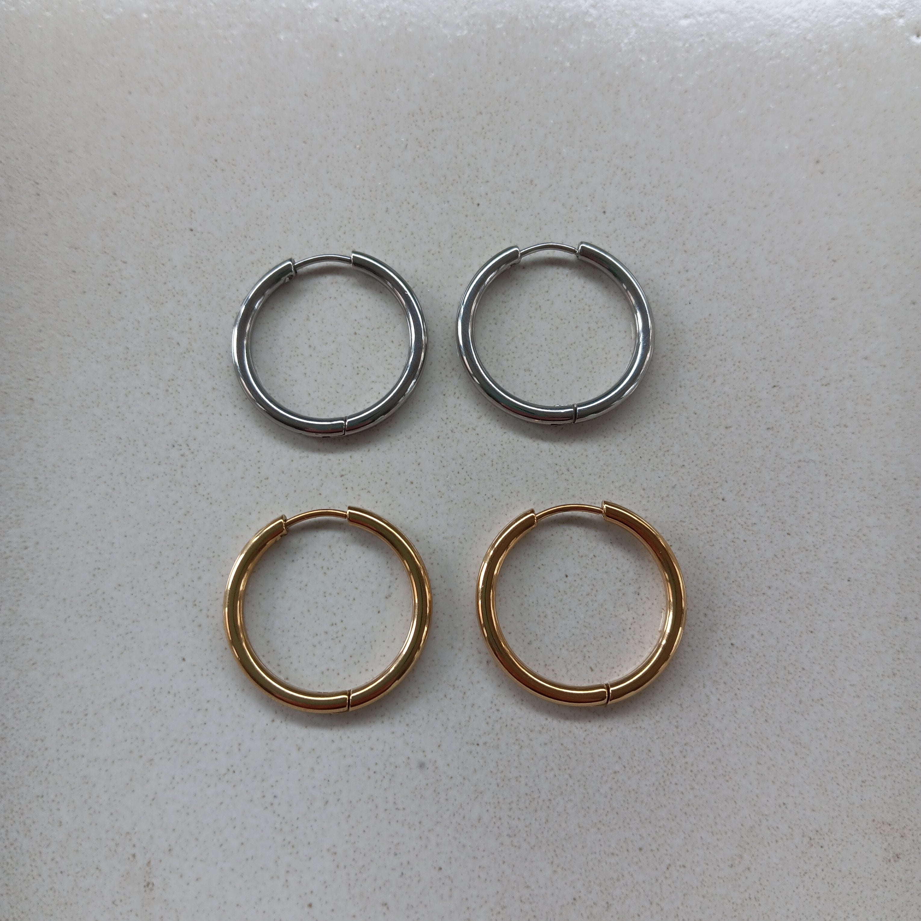 perlesetcreationbijoux - créoles rondes type huggies en acier inoxydable doré et argenté 25 mm