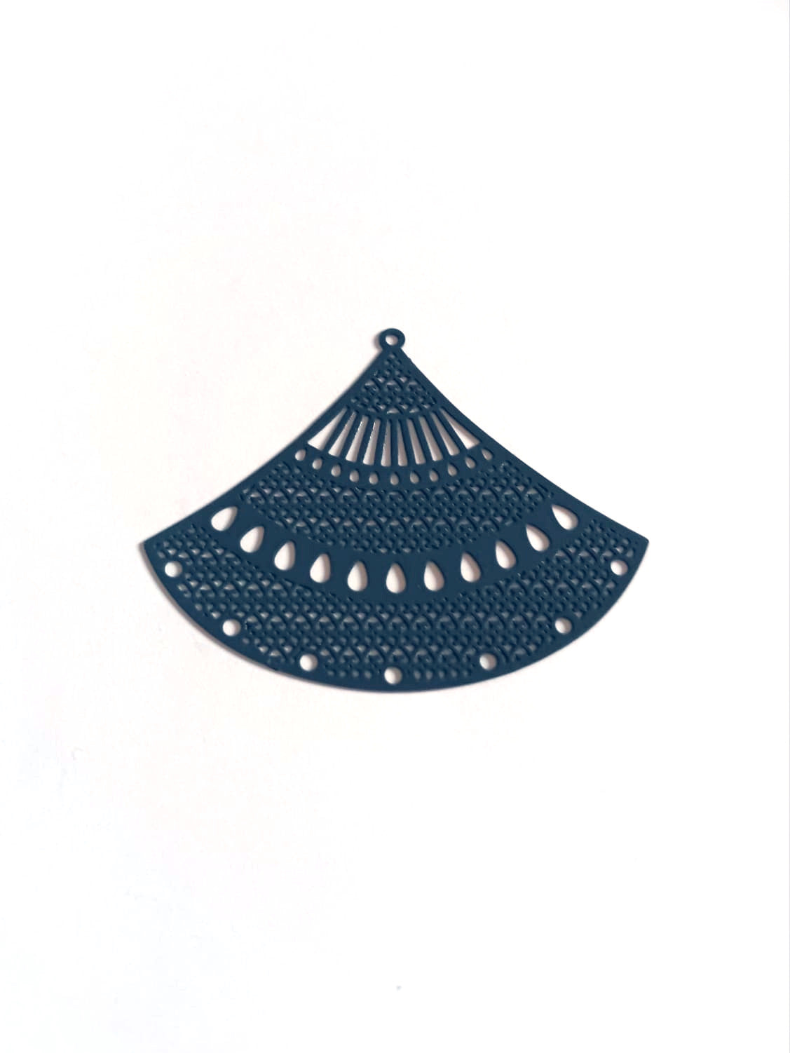 perlesetcreationijoux-estampe-filigrane-eventail-bleu-marine