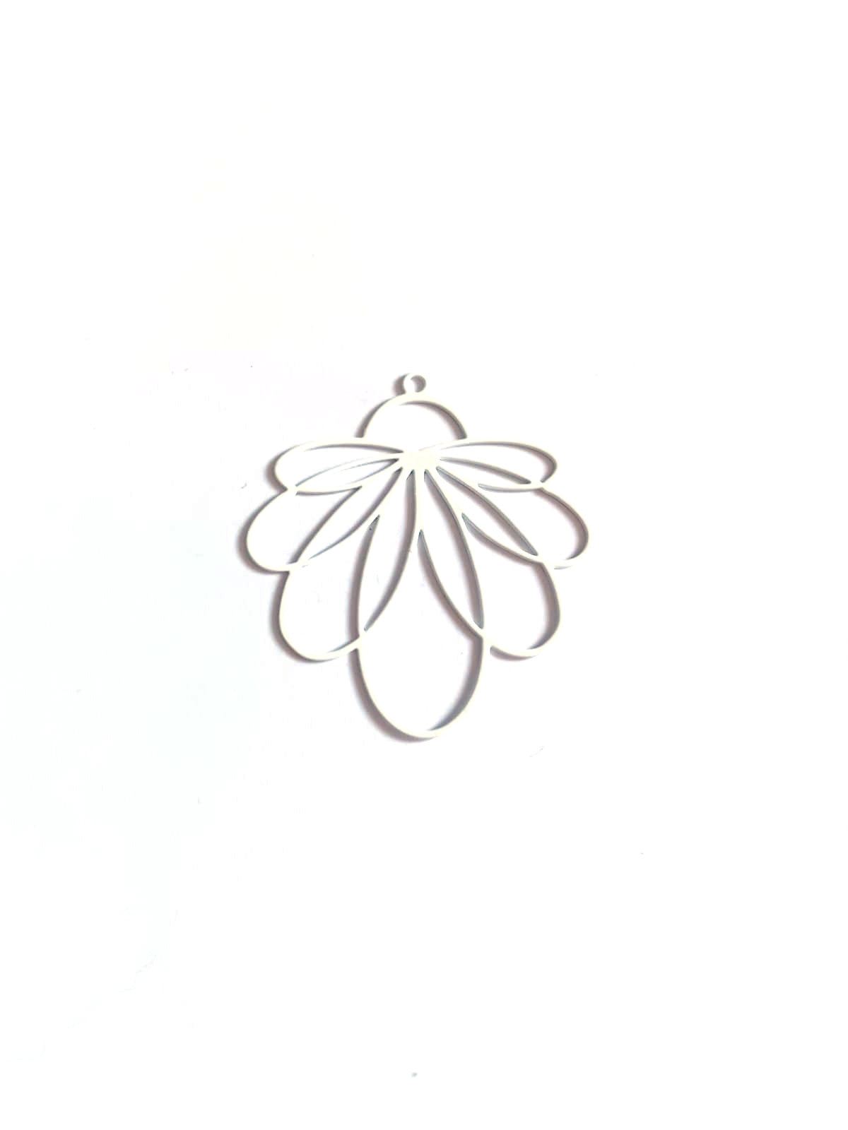perlesetcreationbijoux-estampe-filigrane-feuille-30x30mm-blanc