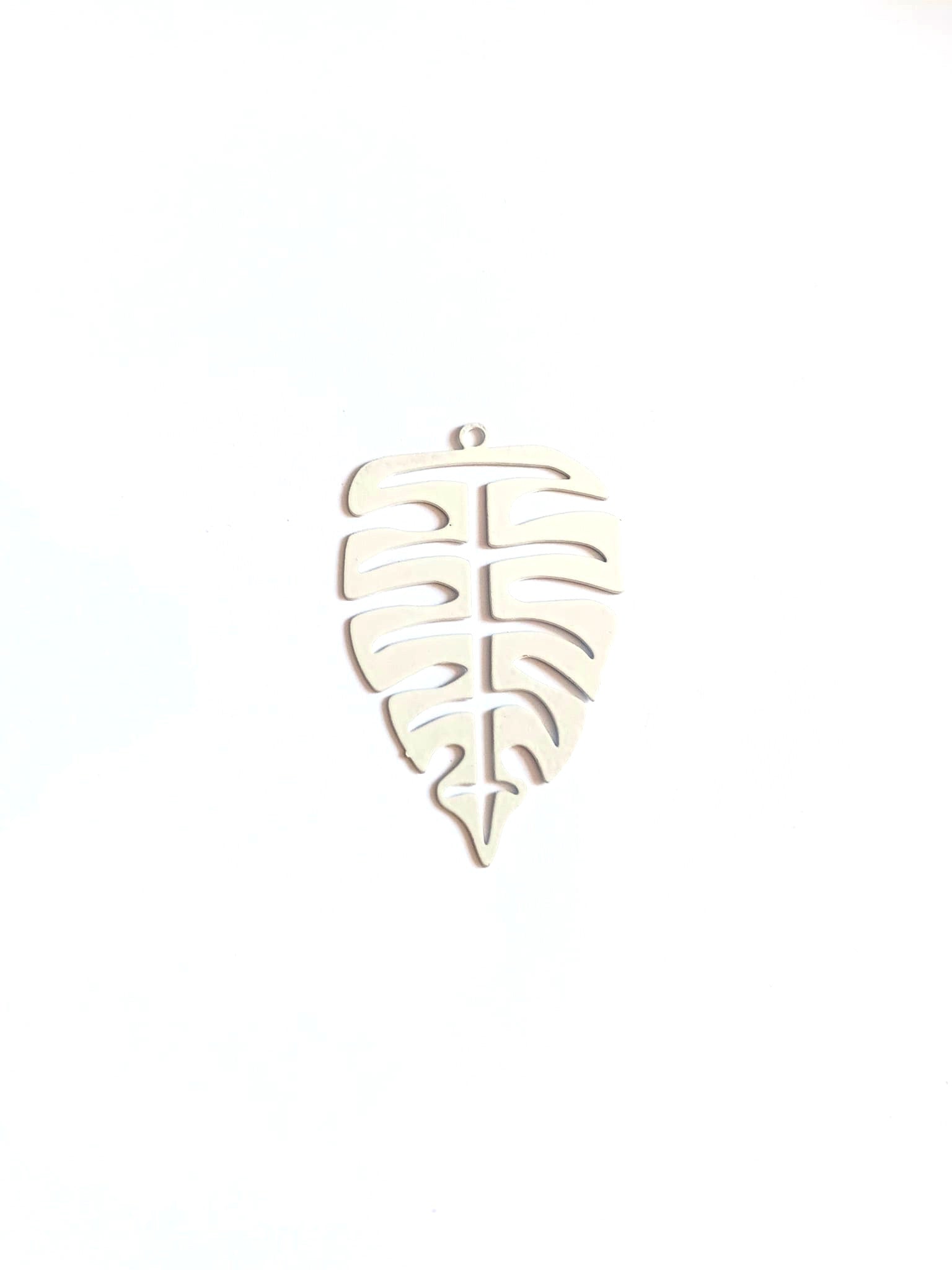 perlesetcreationbijoux-estampe-filigrane-feuille-tropicale-blanc