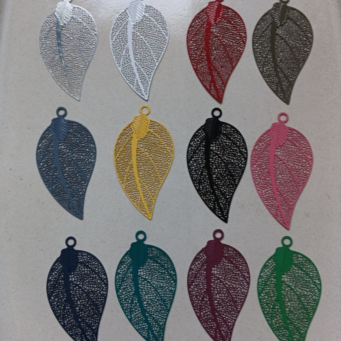 perlesetcreationbijoux - estampe filigrane feuille en métal de 52x28 mm dans différentes couleurs