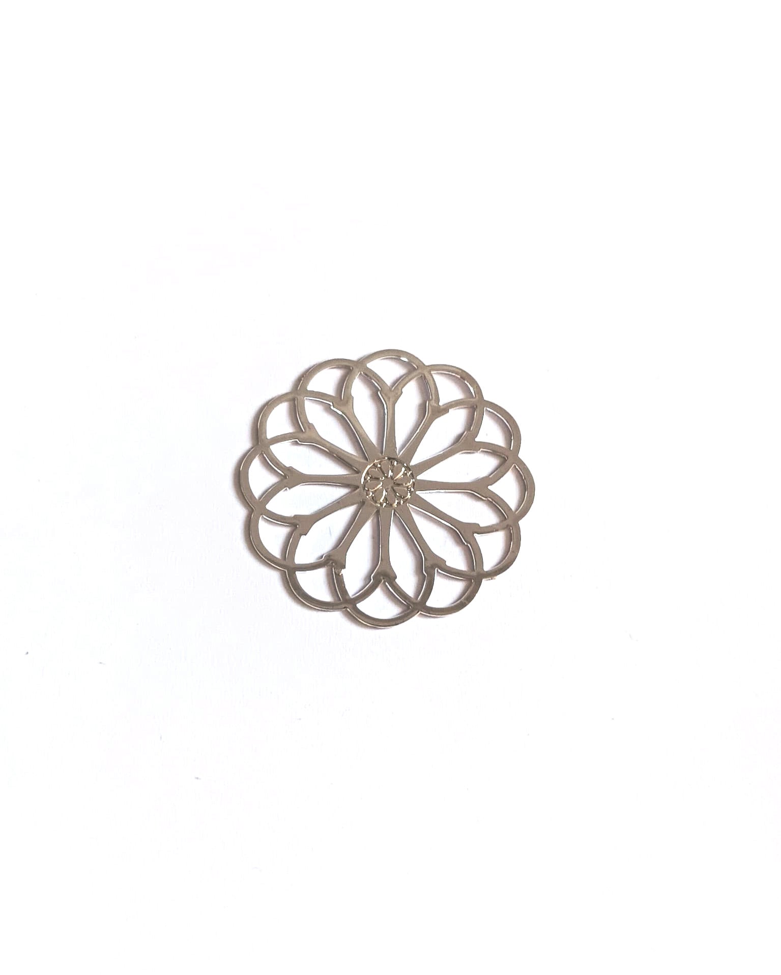 perlesetcreationbijoux-estampe-filigrane-fleur-28mm-argente