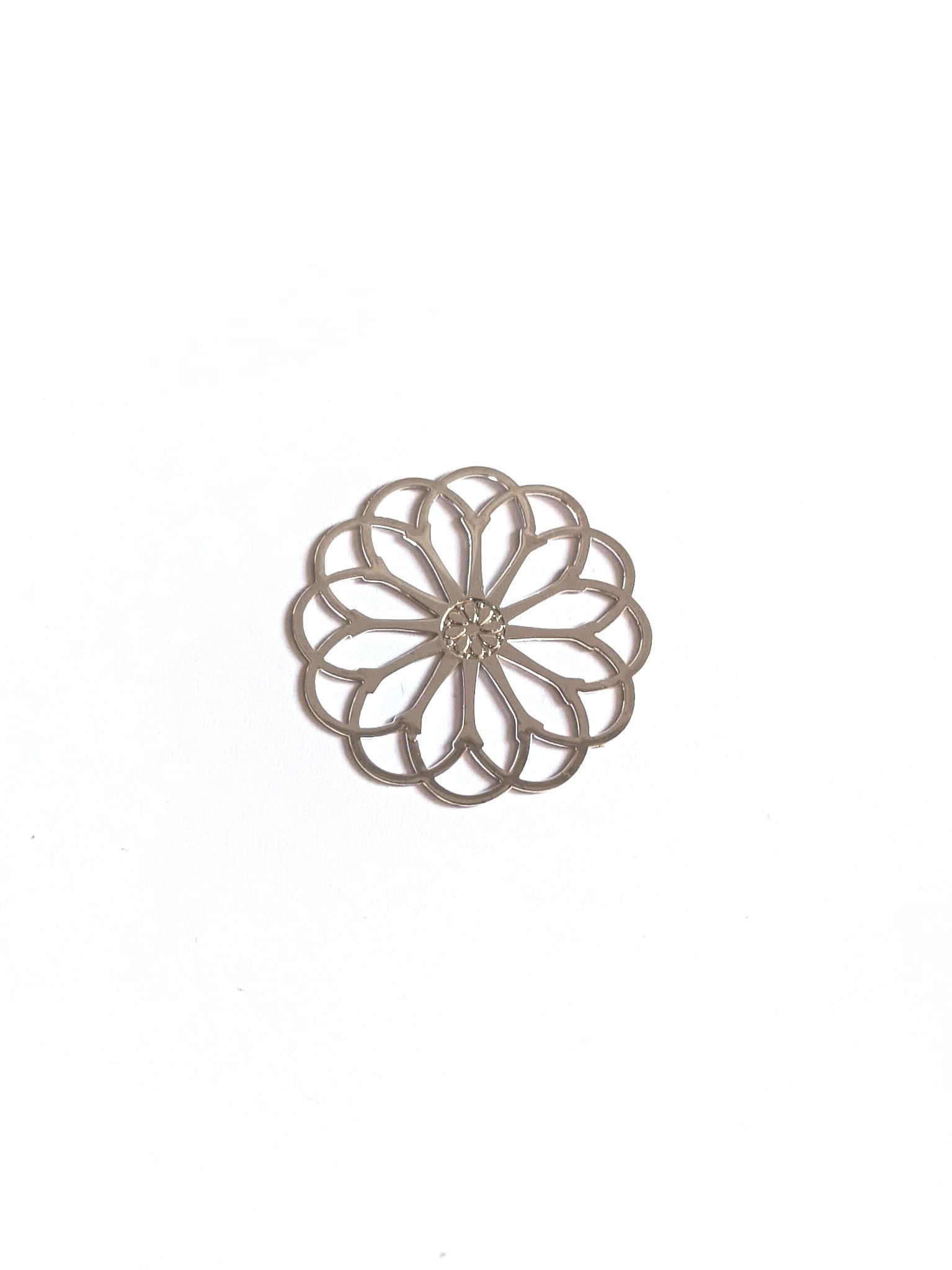 perlesetcreationbijoux-estampe-filigrane-fleur-28mm-argente