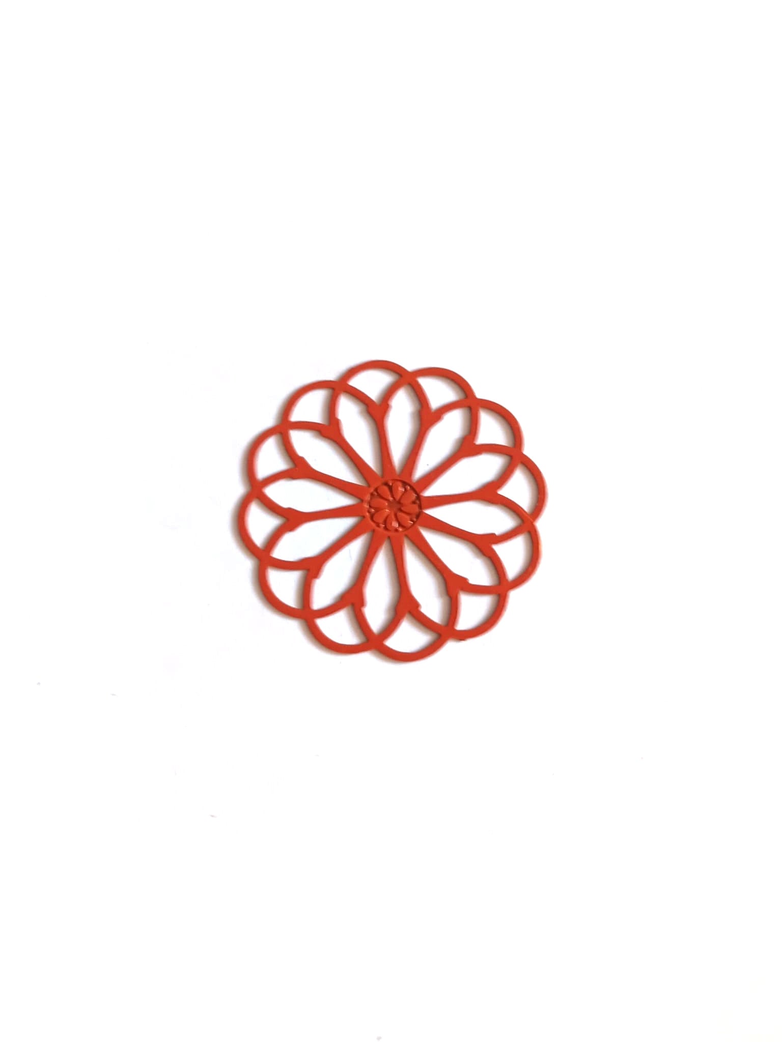 perlesetcreationbijoux-estampe-filigrane-fleur-28mm-orange