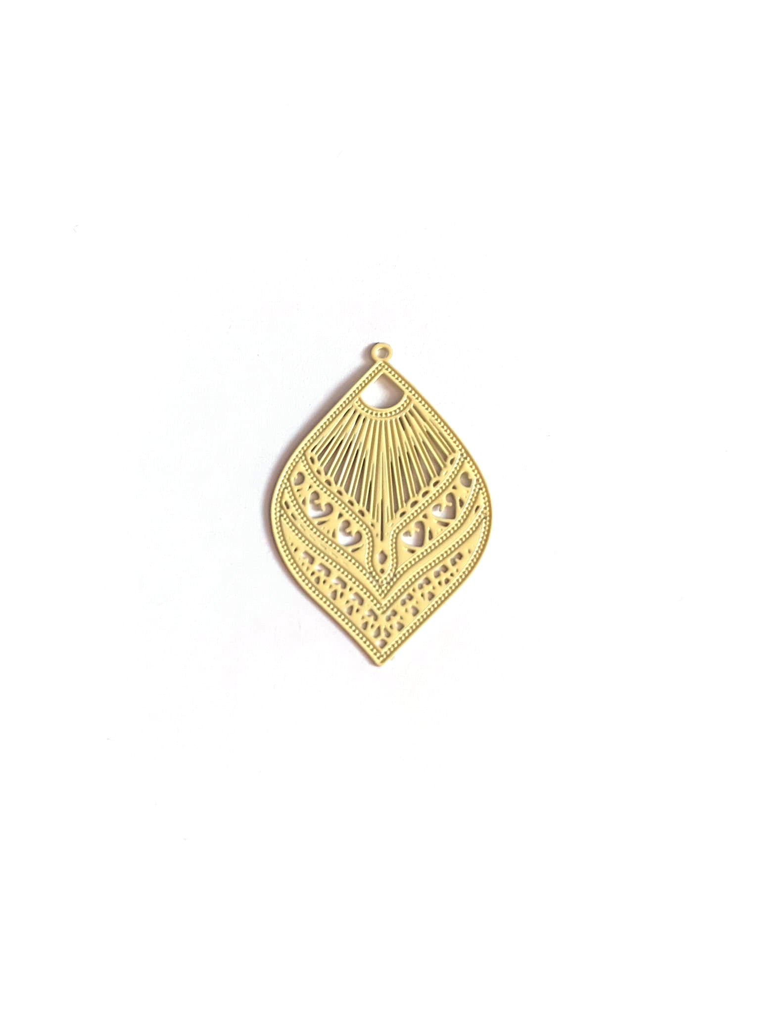 perlesetcreationbijoux-estampe-filigrane-goutte-39x26mm-beige
