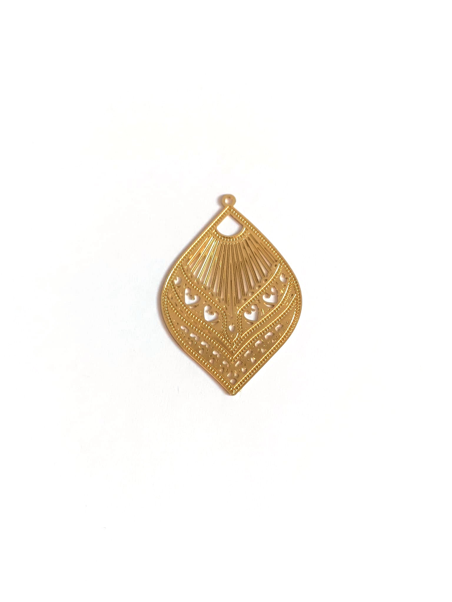 perlesetcreationbijoux-estampe-filigrane-goutte-39x26mm-dore