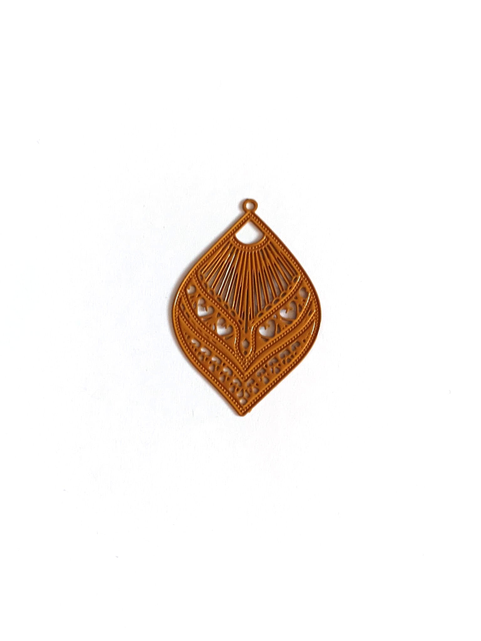 perlesetcreationbijoux-estampe-filigrane-goutte-39x26mm-jaune-moutarde