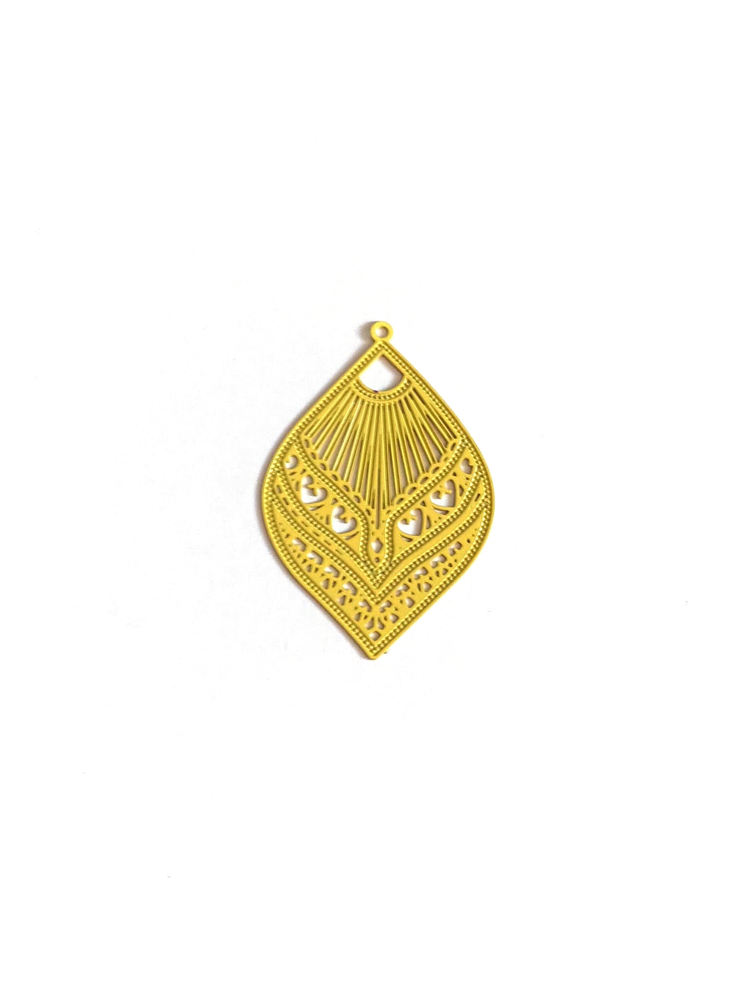 perlesetcreationbijoux-estampe-filigrane-goutte-39x26mm-jaune