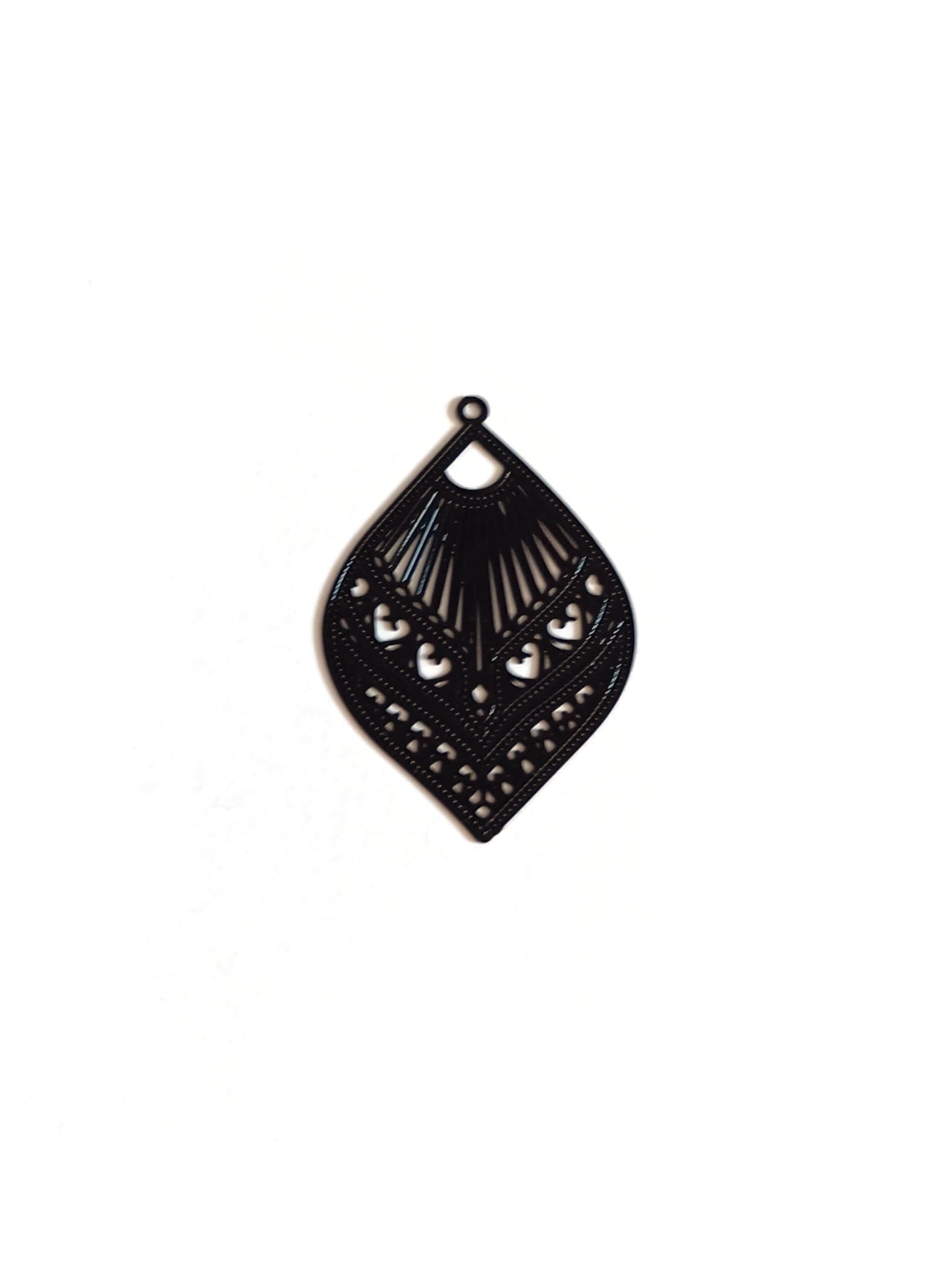 perlesetcreationbijoux-estampe-filigrane-goutte-39x26mm-noir